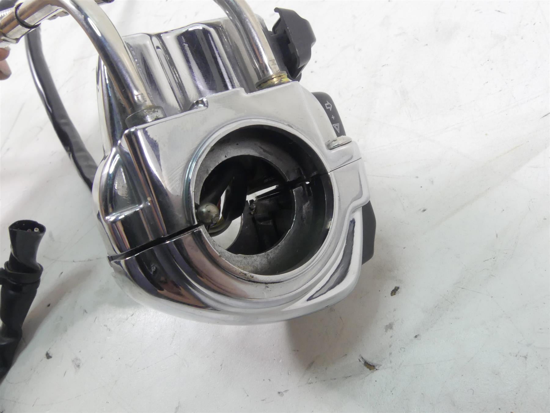 2007 Harley FLHTCU SE2 CVO Electra Glide Right Hand Control Switch 71684-06A {{ shop.shopifyCountryName }} - Mototech271