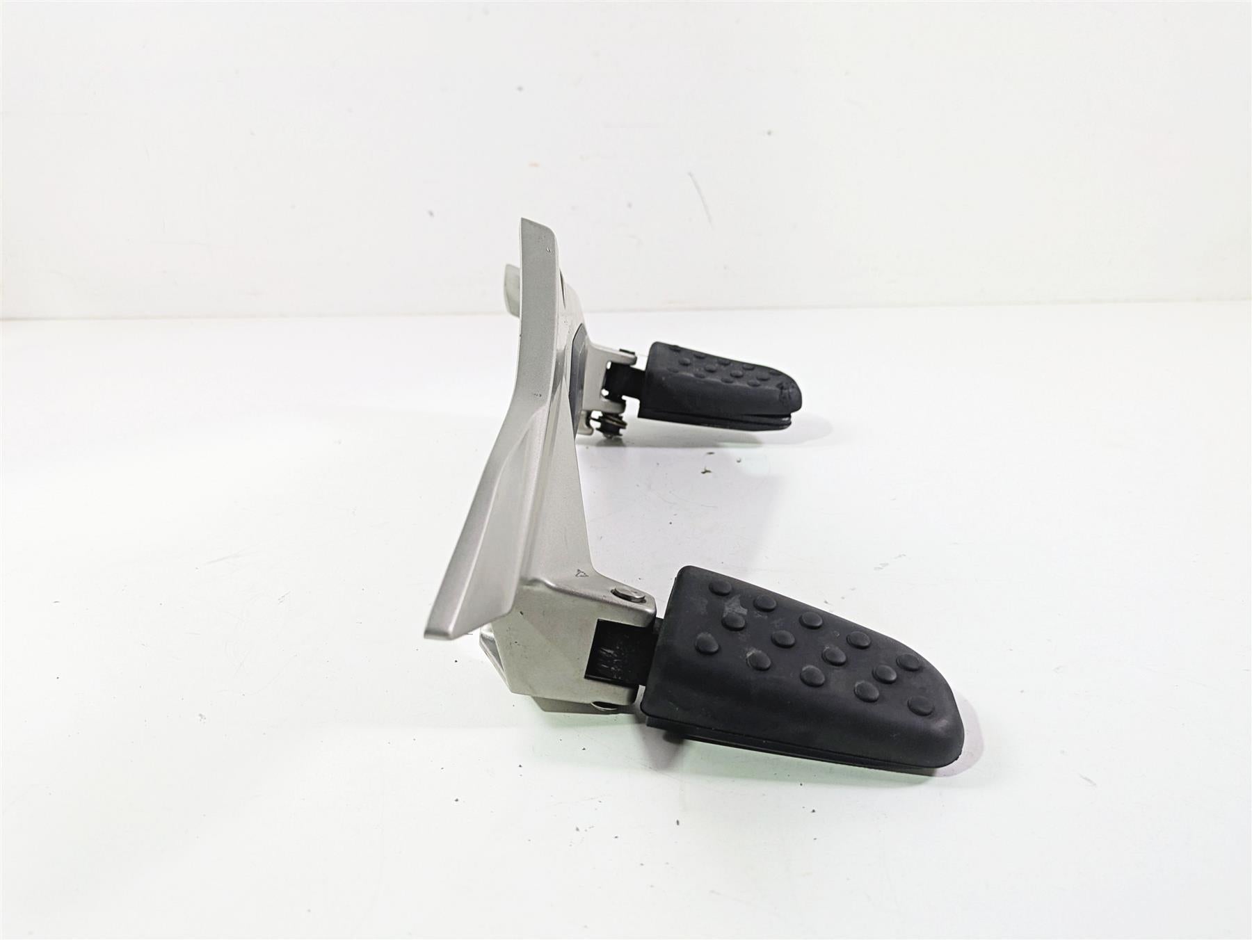 2014 BMW K1600 GTL K48 Right Footpeg Peg Mount Set 46718549080 46717728224 {{ shop.shopifyCountryName }} - Mototech271