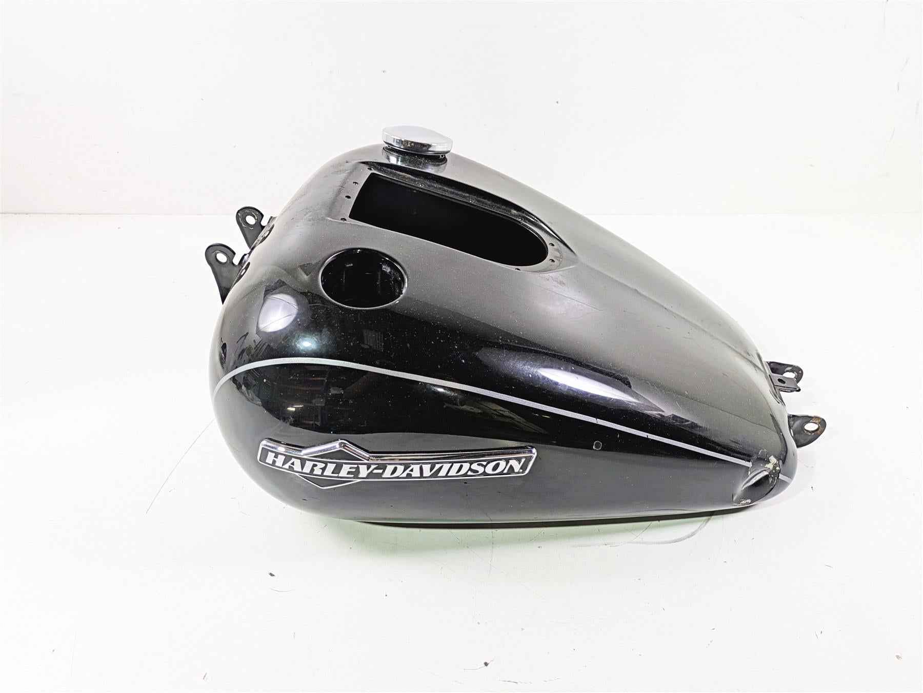 2011 Harley FXDC Dyna Super Glide Fuel Gas Petrol Tank READ 61000705
