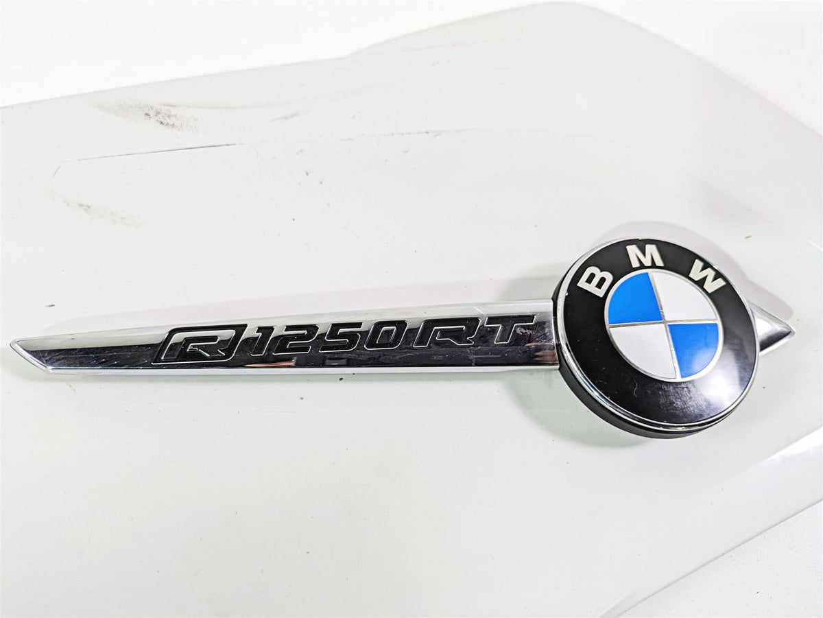 2019 BMW R1250RT K52 Left Emblem Side Covers Fairing Cowl - Read 46638566227 {{ shop.shopifyCountryName }} - Mototech271