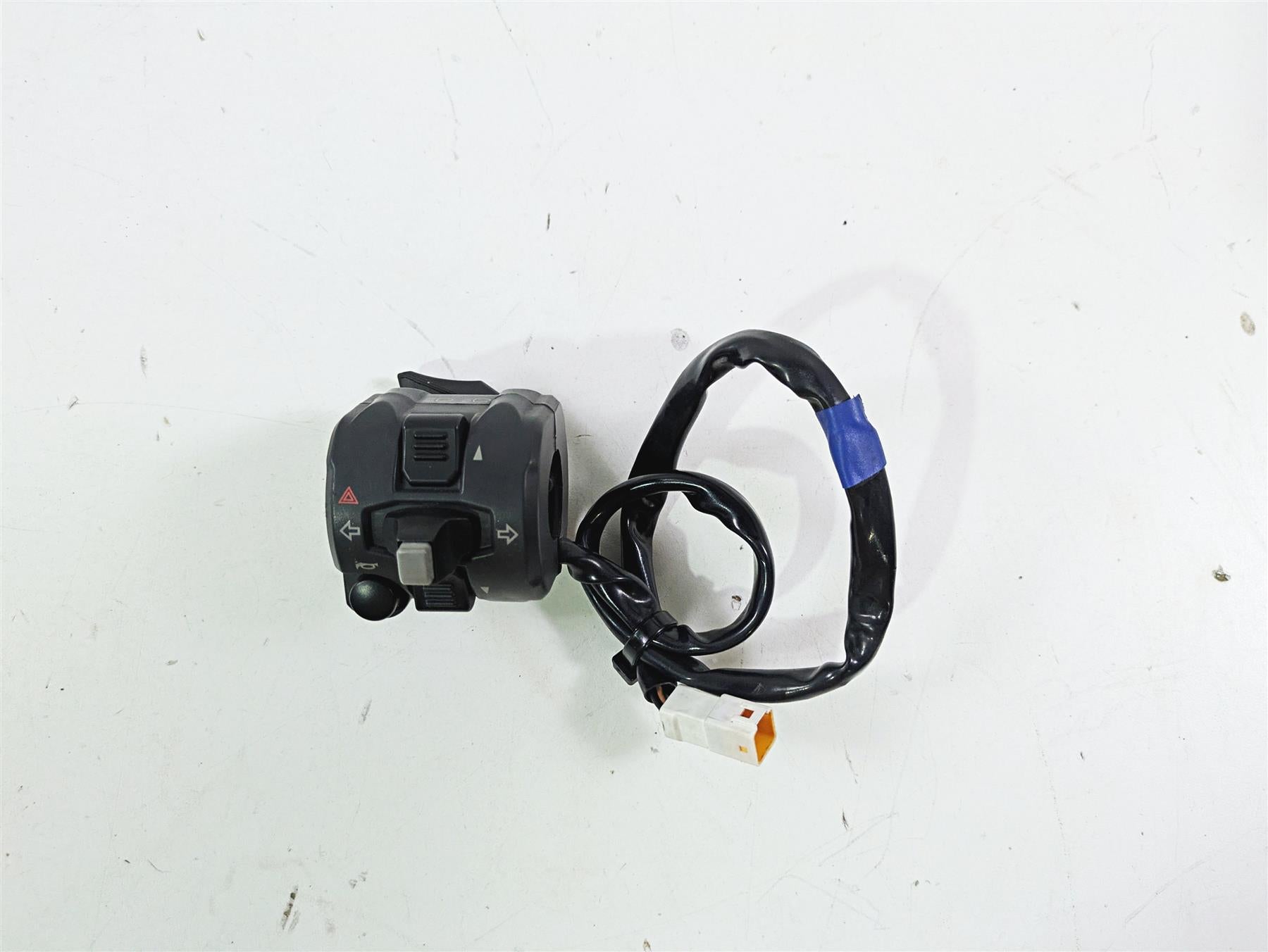 2016 Ducati Monster 1200 S Left Hand Control Switch Horn Blinker 65110141A {{ shop.shopifyCountryName }} - Mototech271