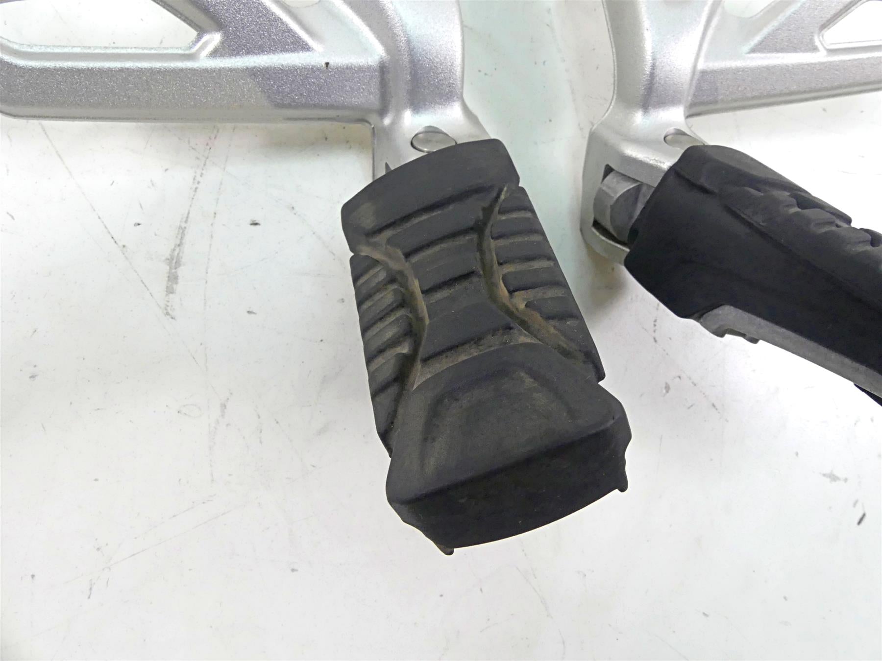 2016 BMW R1200GS Adv K51 Rear Passenger Footpeg Set 46718526741 46718526742 {{ shop.shopifyCountryName }} - Mototech271