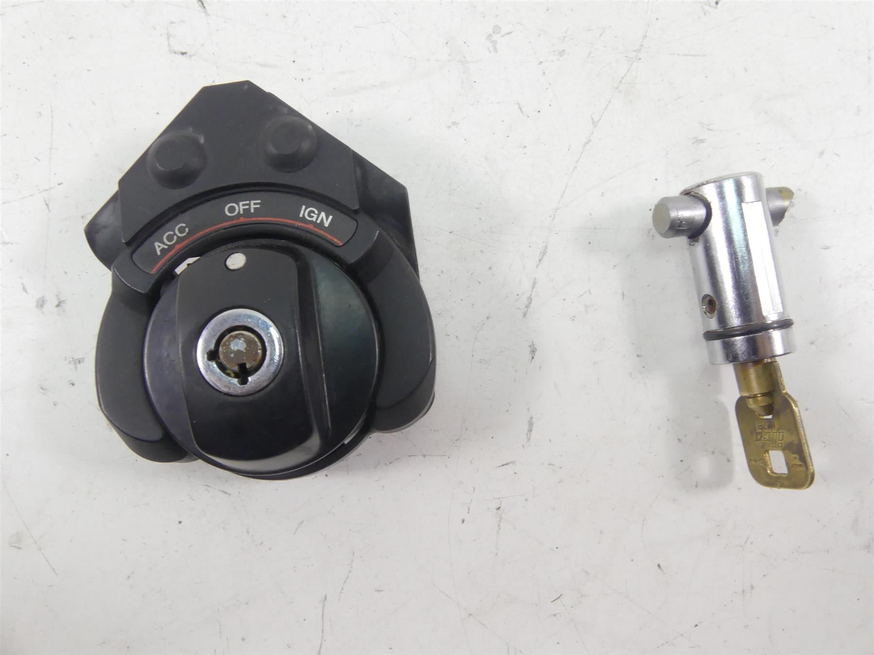 2013 Harley VRSCDX Night Rod Special Ignition Switch Key Lock Set 70020-05 {{ shop.shopifyCountryName }} - Mototech271