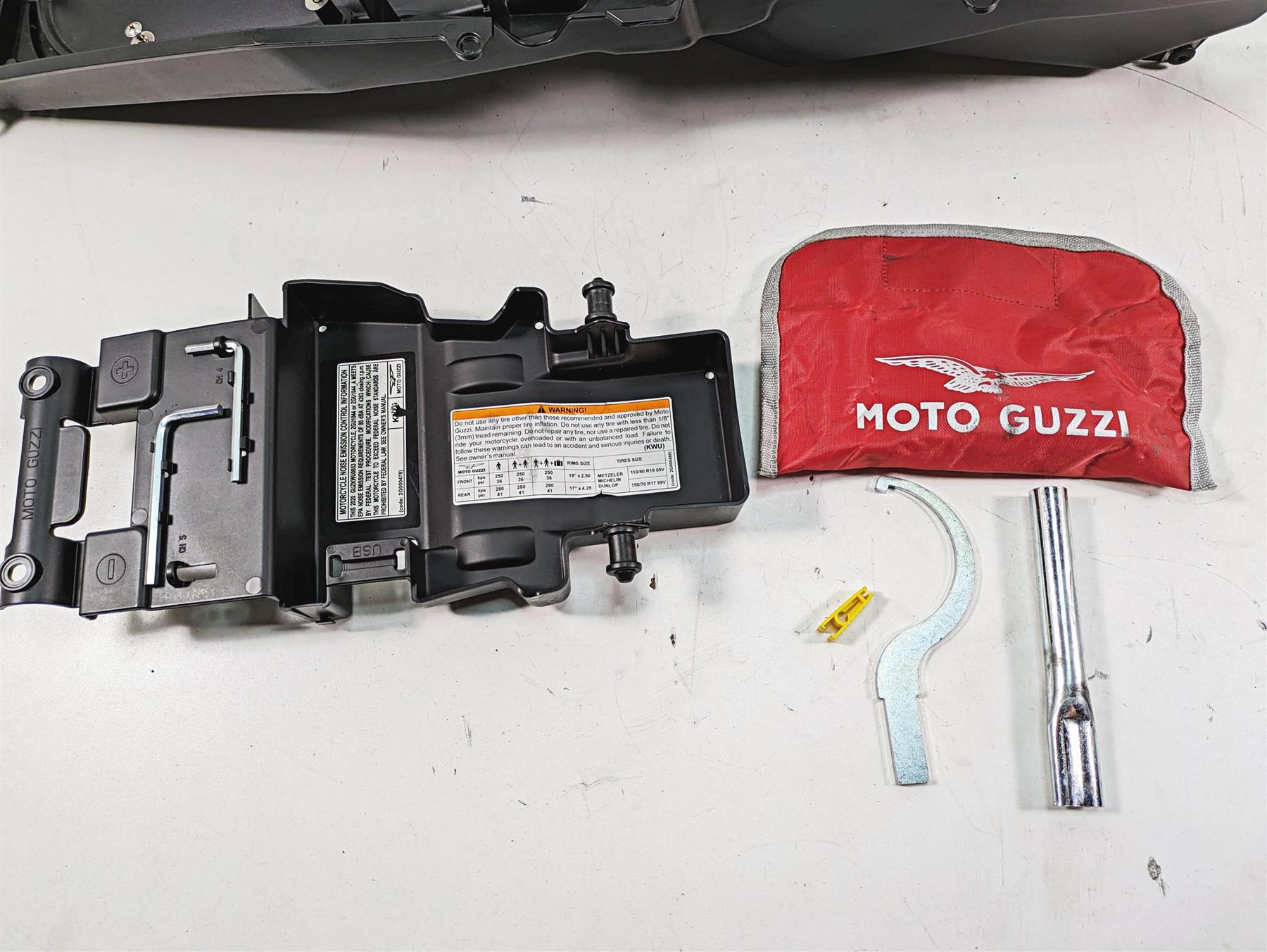 2020 Moto Guzzi V85 TT Adventure Rear Inner Fender & Storage Box Set 2B005442 {{ shop.shopifyCountryName }} - Mototech271