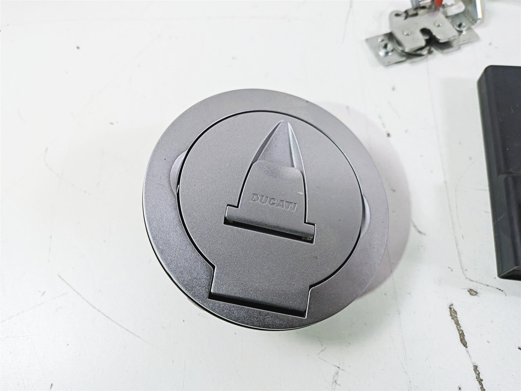 2015 Ducati Panigale 1299 S Cdi Ecu Ecm & Ignition Switch Key Lock Set 28642521B {{ shop.shopifyCountryName }} - Mototech271