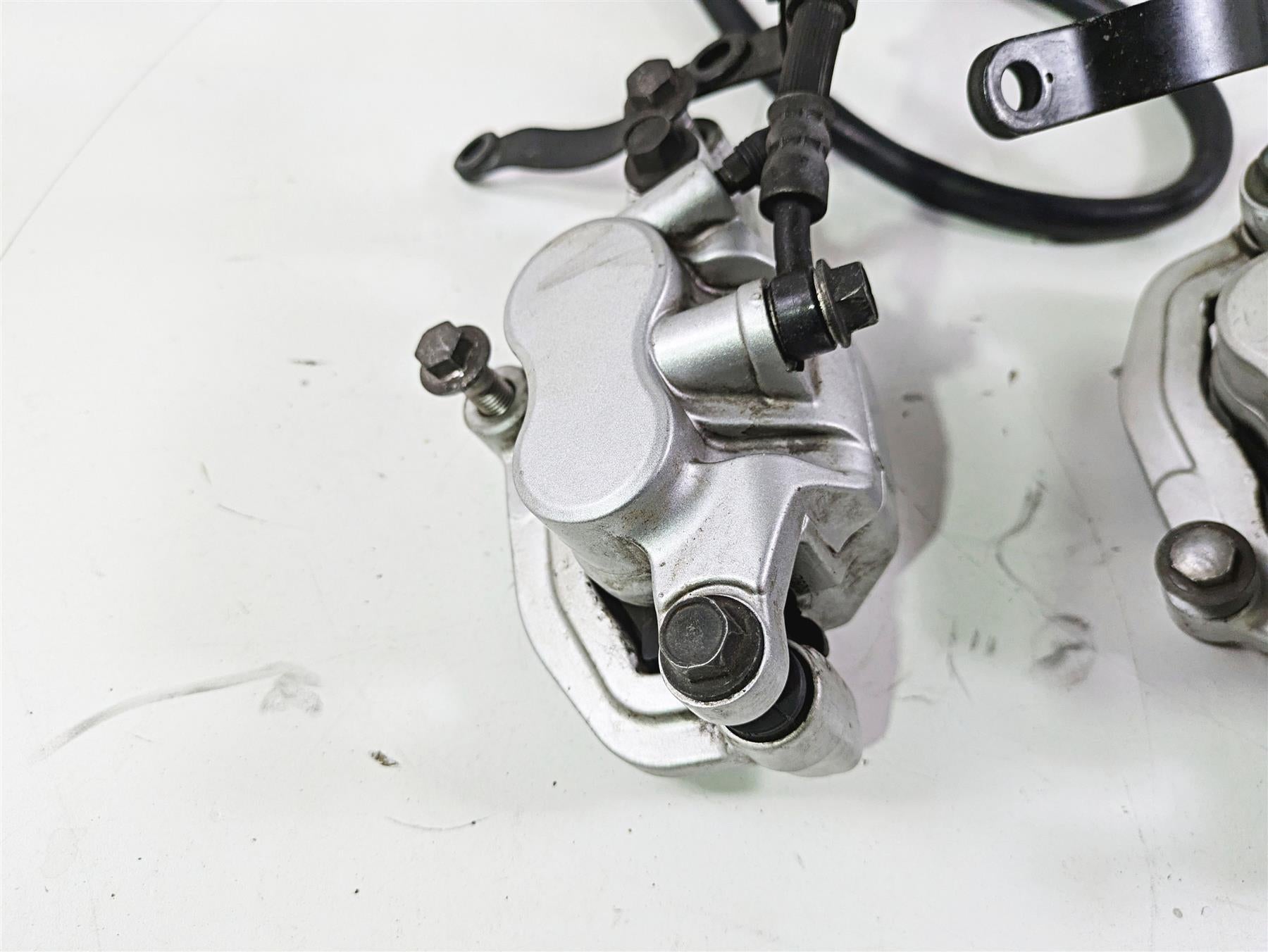 2008 Yamaha XVS1300 V-Star Tourer Front Brake Caliper Set 3D8-2580T-00-00 {{ shop.shopifyCountryName }} - Mototech271