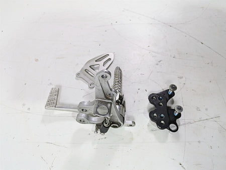 2016 Suzuki GSXR1000 Right Front Foot Peg Brake Pedal & Mount Set 3511-47H10 {{ shop.shopifyCountryName }} - Mototech271