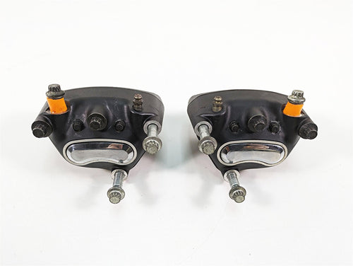 2006 Harley Touring FLHXI Street Glide Front Brake Caliper Set 44023-00 44046-00 | Mototech271