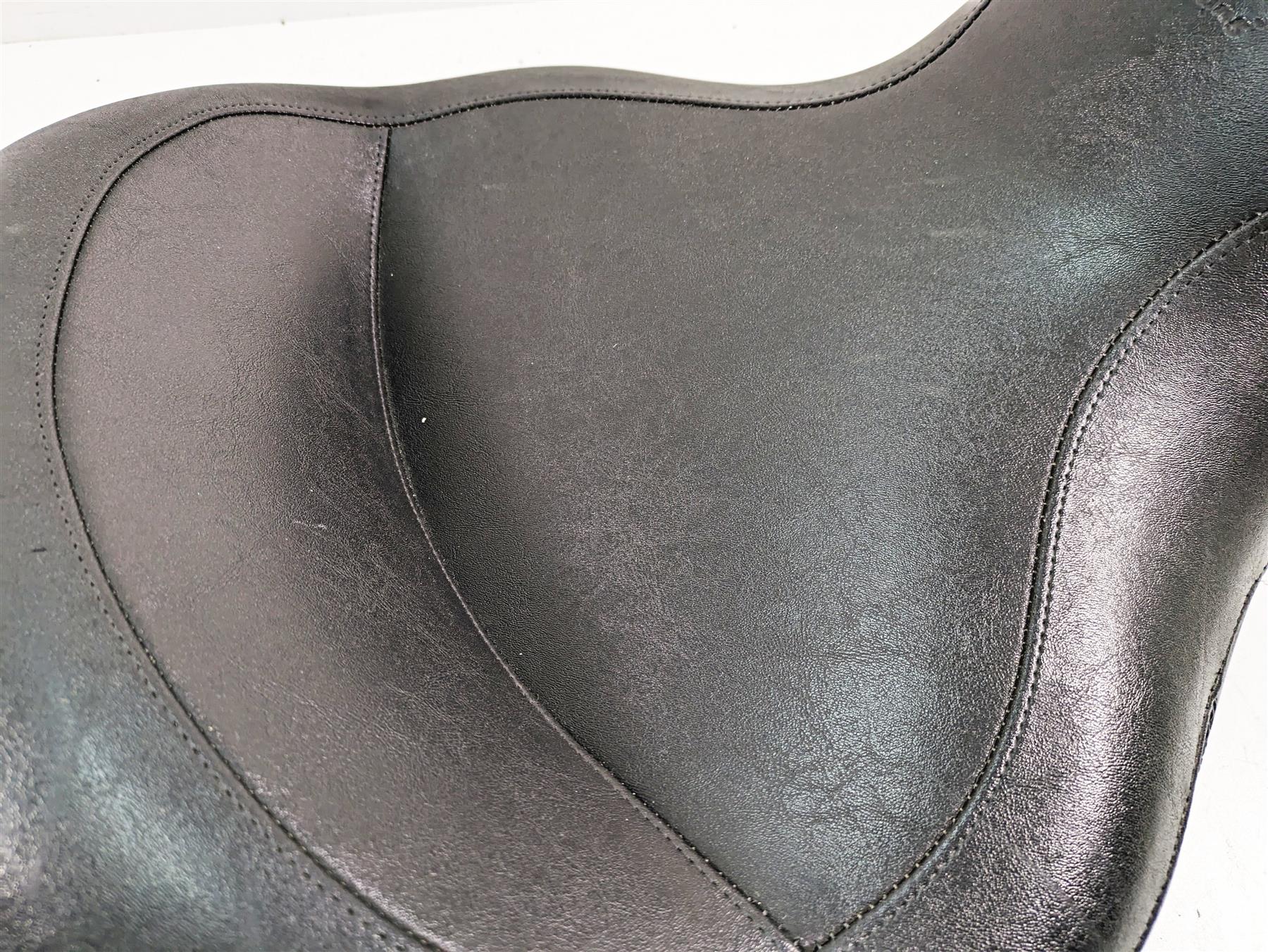 2011 Harley Touring FLHR Road King Mustang Seat Saddle 731499 {{ shop.shopifyCountryName }} - Mototech271