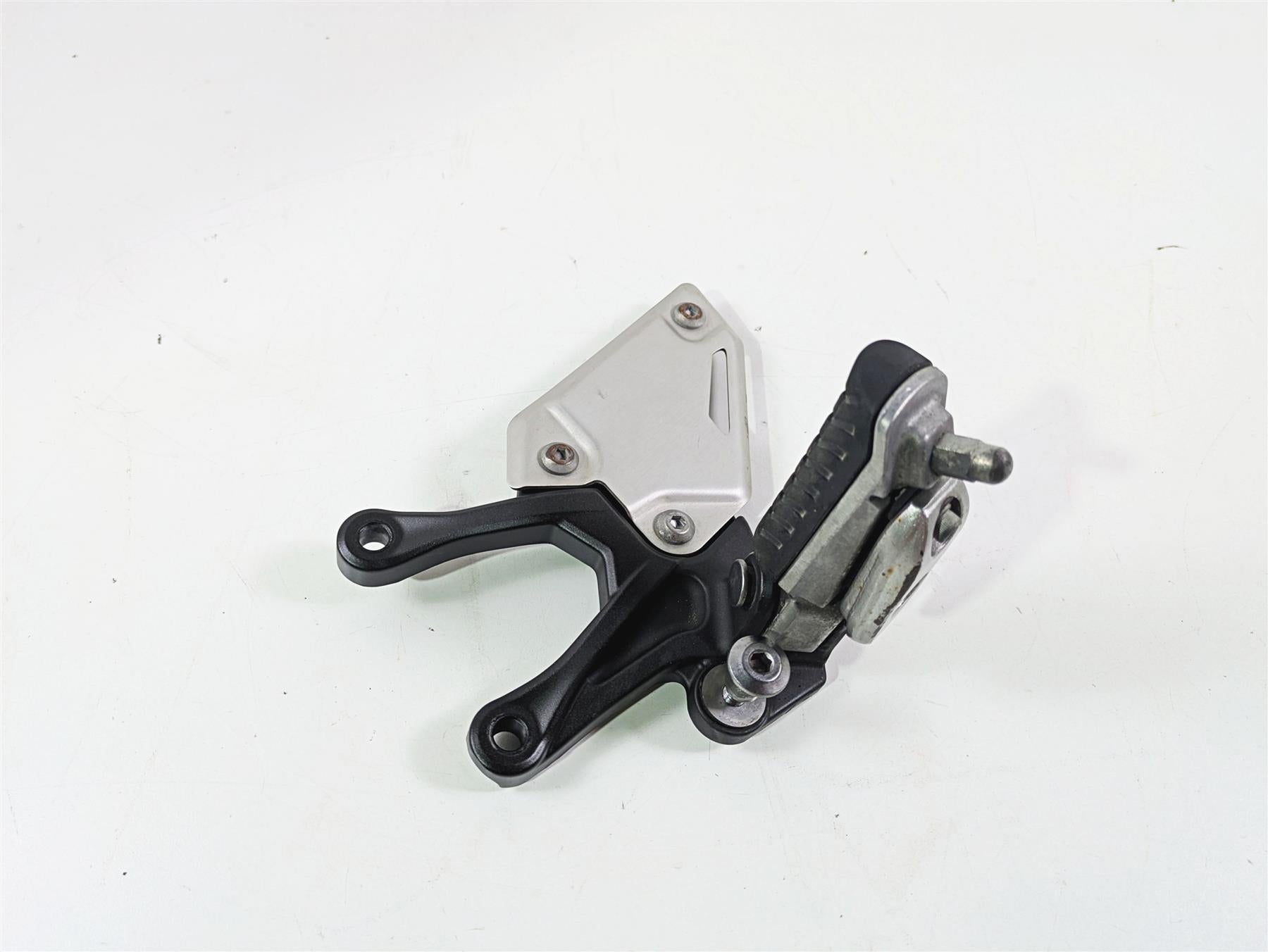 2020 Kawasaki Z900 ZR900 Left Front Foot Peg & Mount 35063-1399-18R {{ shop.shopifyCountryName }} - Mototech271