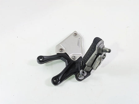 2020 Kawasaki Z900 ZR900 Left Front Foot Peg & Mount 35063-1399-18R {{ shop.shopifyCountryName }} - Mototech271