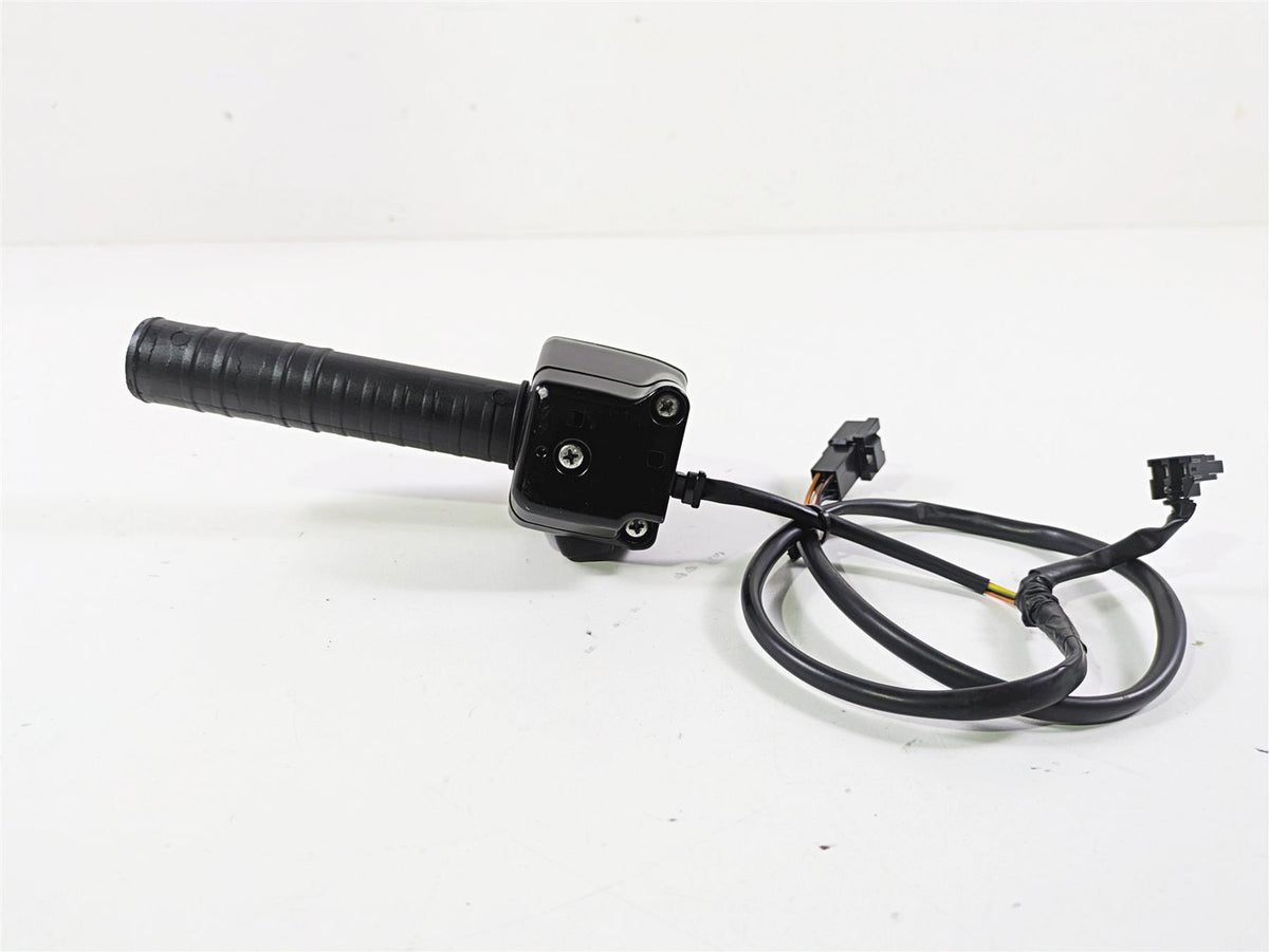 2019 Suzuki M109R VZR1800 Boulevard Right Hand Control Switch 37200-06J00 {{ shop.shopifyCountryName }} - Mototech271