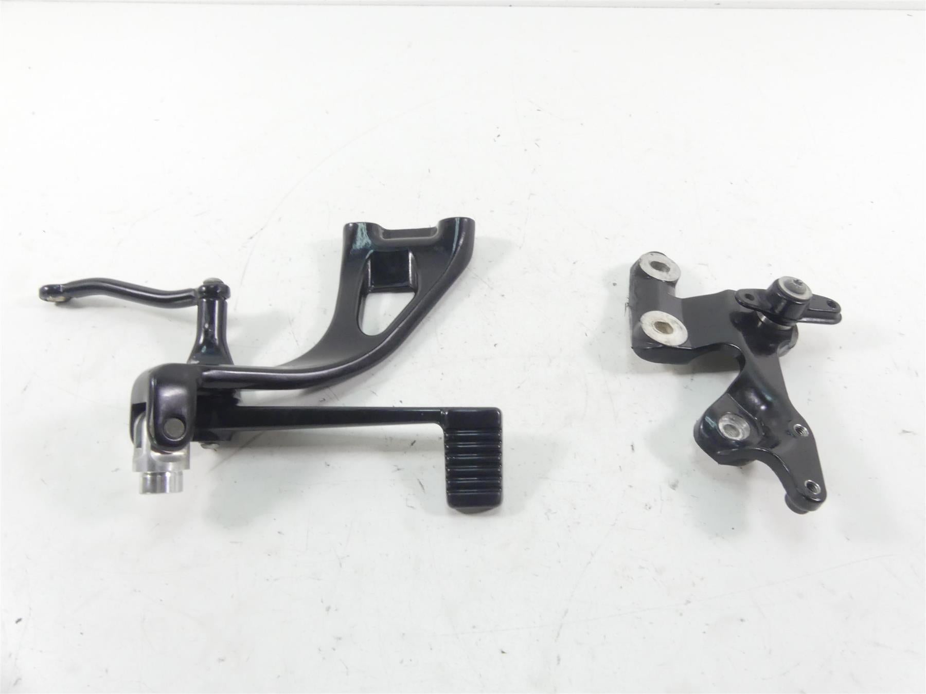 2021 Harley Softail FXBBS Street Bob Right Mid Footpeg Mount Brake Ped 50500601 {{ shop.shopifyCountryName }} - Mototech271