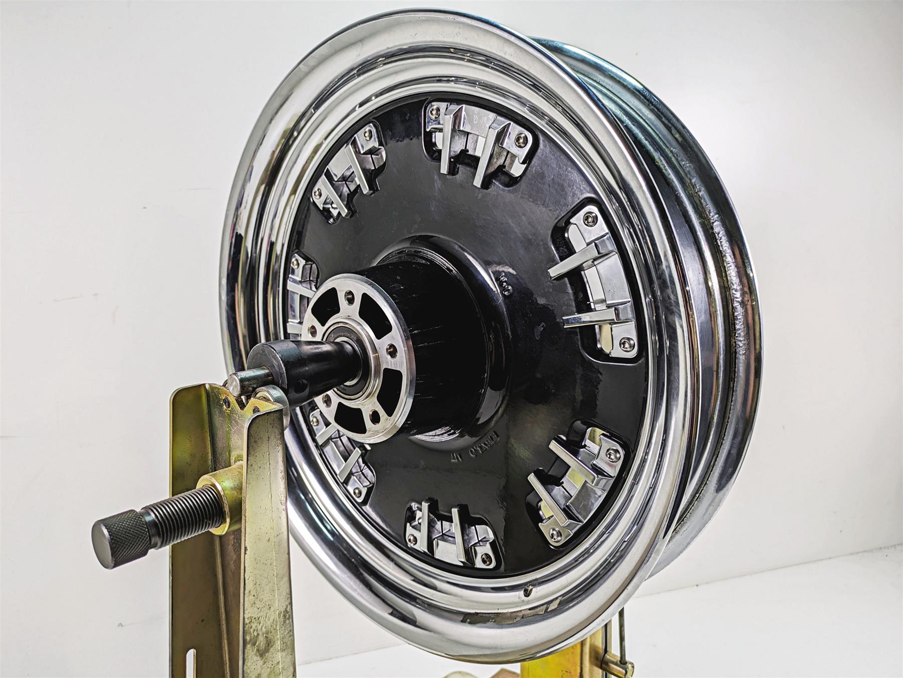 2009 Harley Dyna FXDFSE CVO Fat Bob 16x3 Front Wheel Fang Contrast Crm 43265-09 {{ shop.shopifyCountryName }} - Mototech271