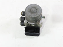 Load image into Gallery viewer, 2018 Harley Softail FXFBS Fat Bob Abs Brake Pump Unit Module 41100043C | Mototech271
