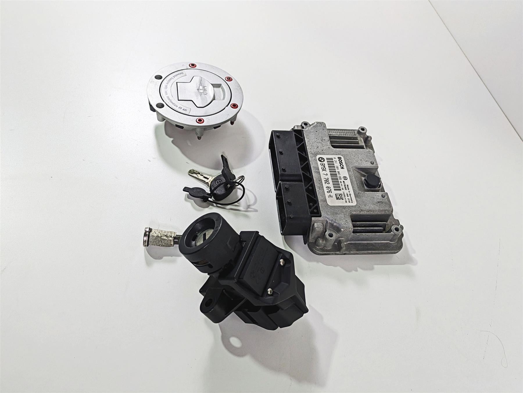 2006 BMW R1200GS K255 Adv Cdi Ignition Switch Key Locks Set 13618521661 7702076 {{ shop.shopifyCountryName }} - Mototech271
