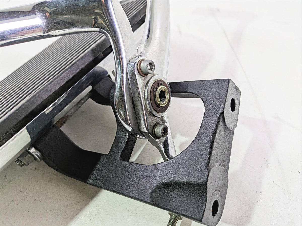 2017 Indian Chieftain Limited Left Floor Board & Shifter Chrome 5138351 5138405 {{ shop.shopifyCountryName }} - Mototech271