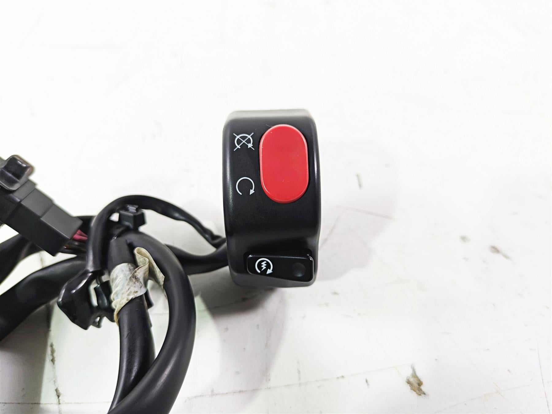 2012 Triumph Daytona 675 Right Hand Start Stop Control Switch T2049237 {{ shop.shopifyCountryName }} - Mototech271