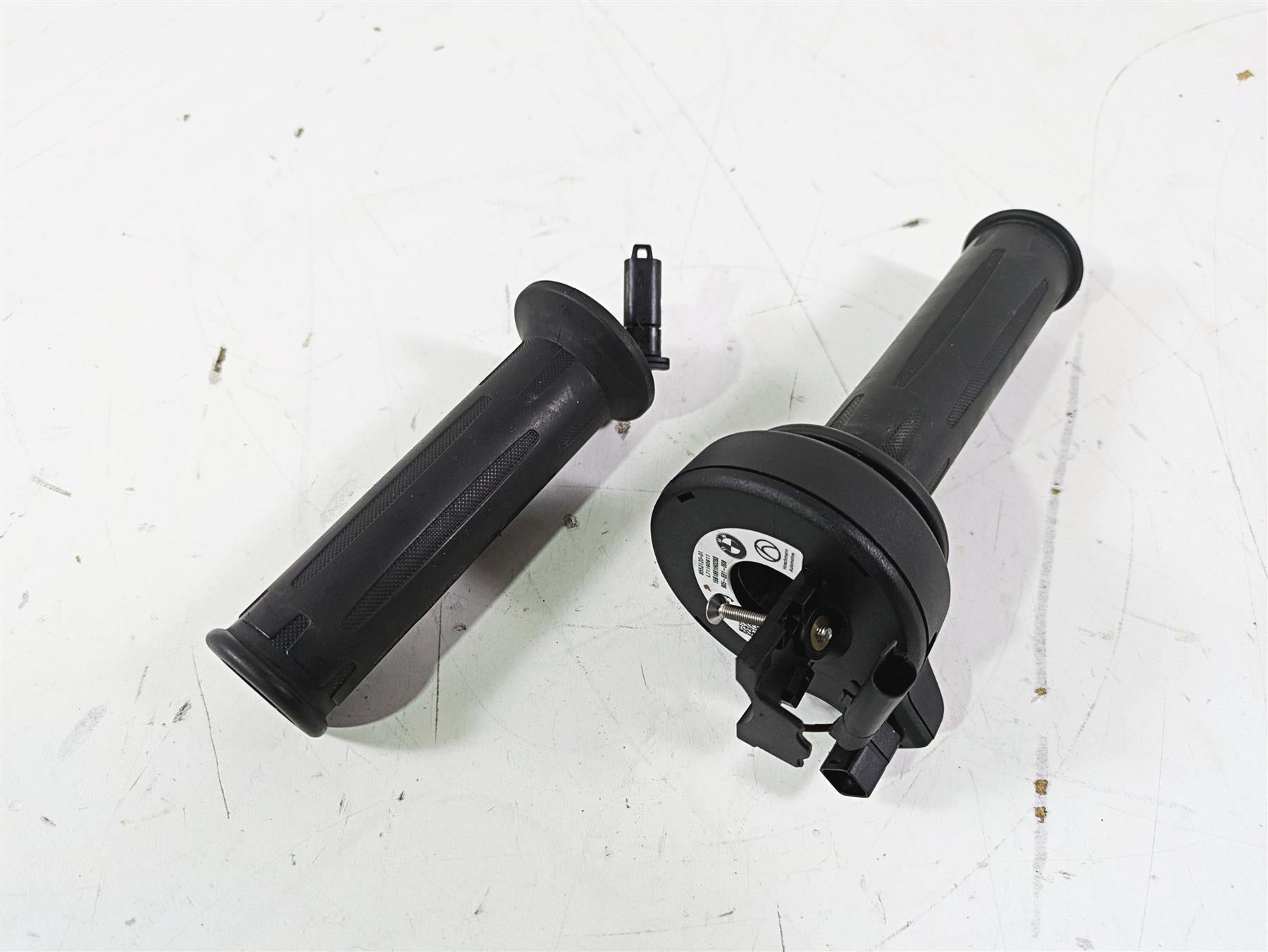 2016 BMW R1200GS GSW K50 Heated Cruise Hand Grip Set 61318552117 61318552120 {{ shop.shopifyCountryName }} - Mototech271
