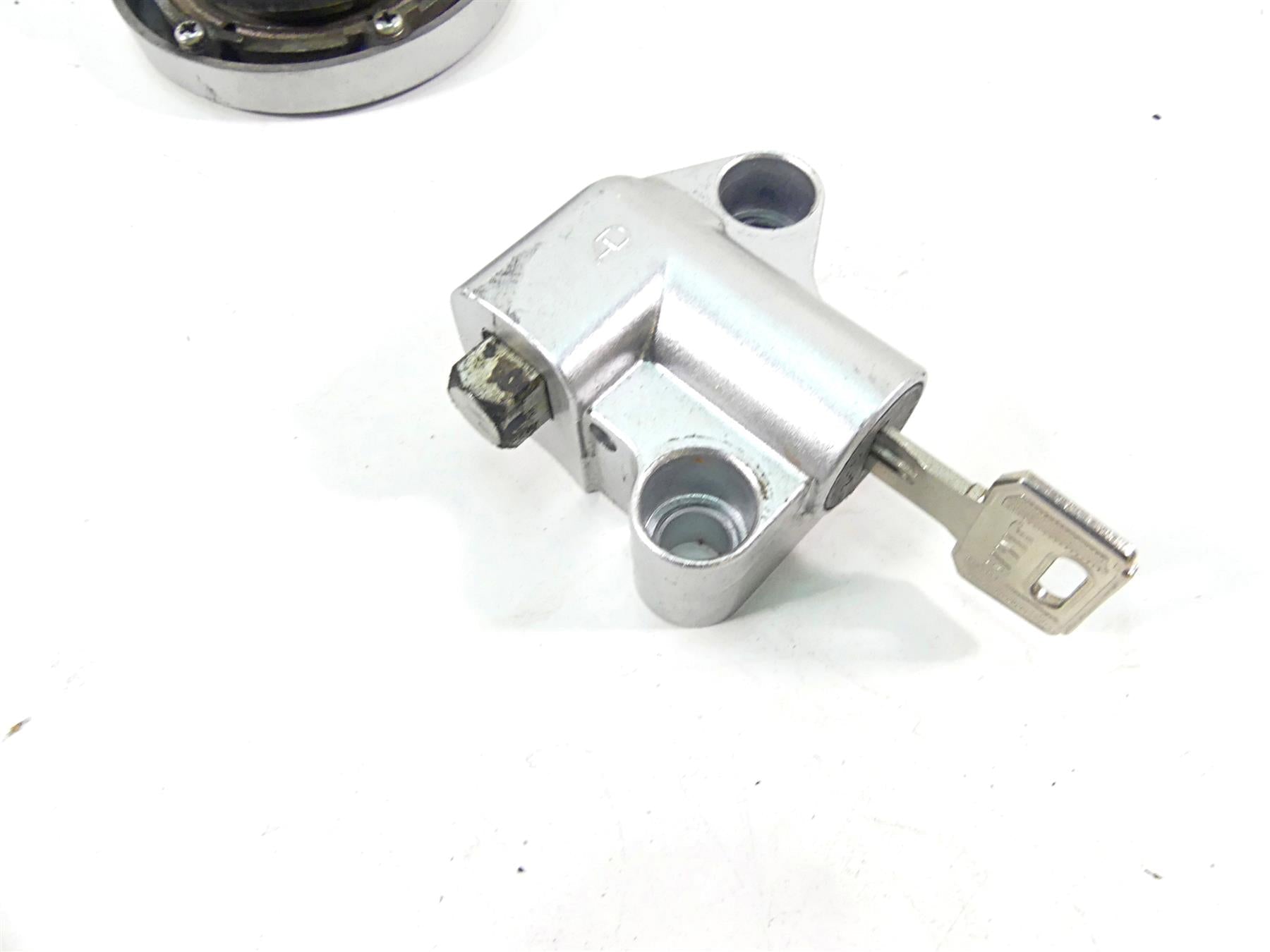 2008 Suzuki M109R VZR1800 Ignition Switch Key Lock Tank Cap Set 37000-48860 {{ shop.shopifyCountryName }} - Mototech271