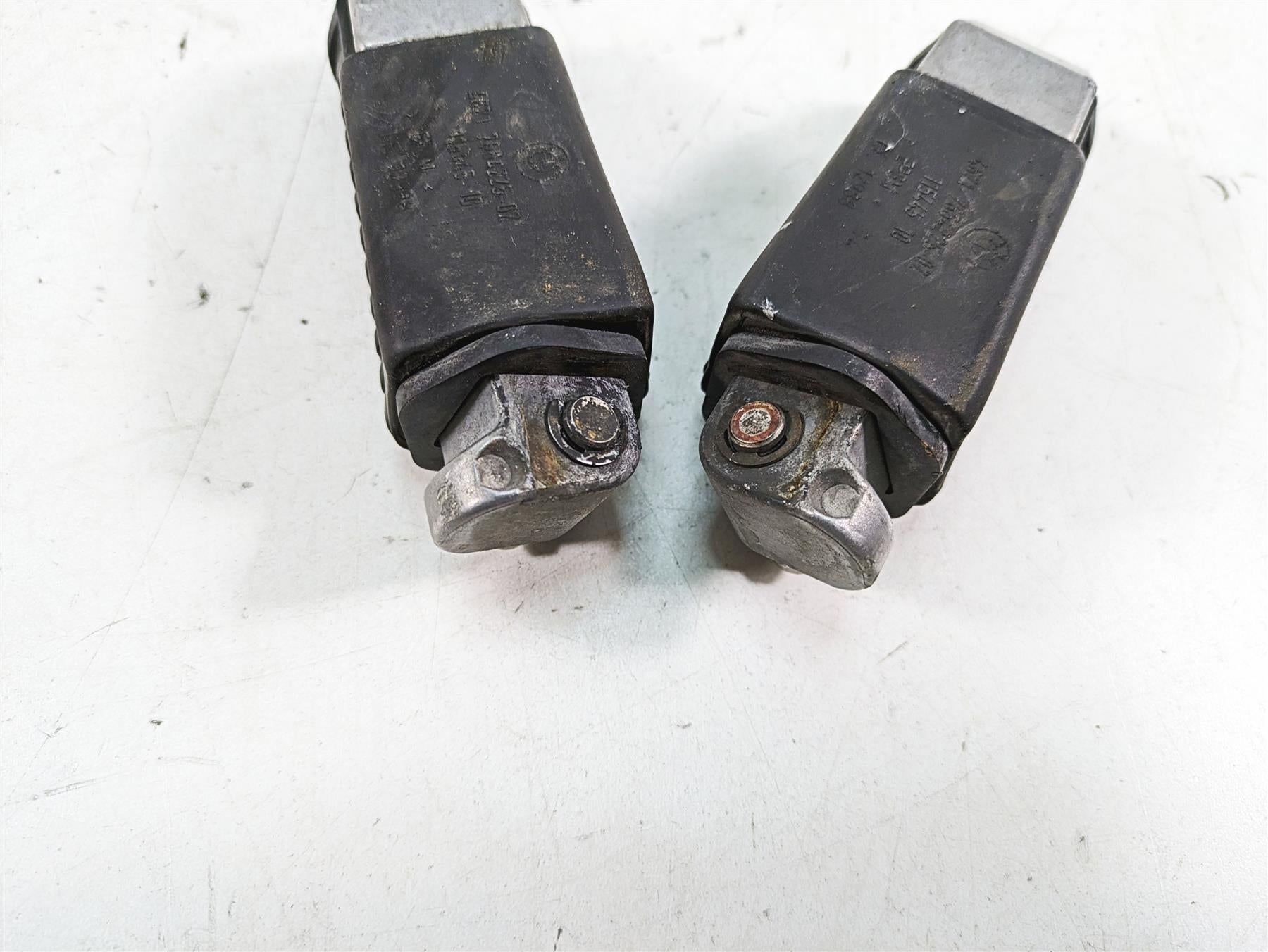 2007 BMW R1200GS K255 Adv Passenger Pillion Footpeg Foot Peg Set 46717664225 {{ shop.shopifyCountryName }} - Mototech271