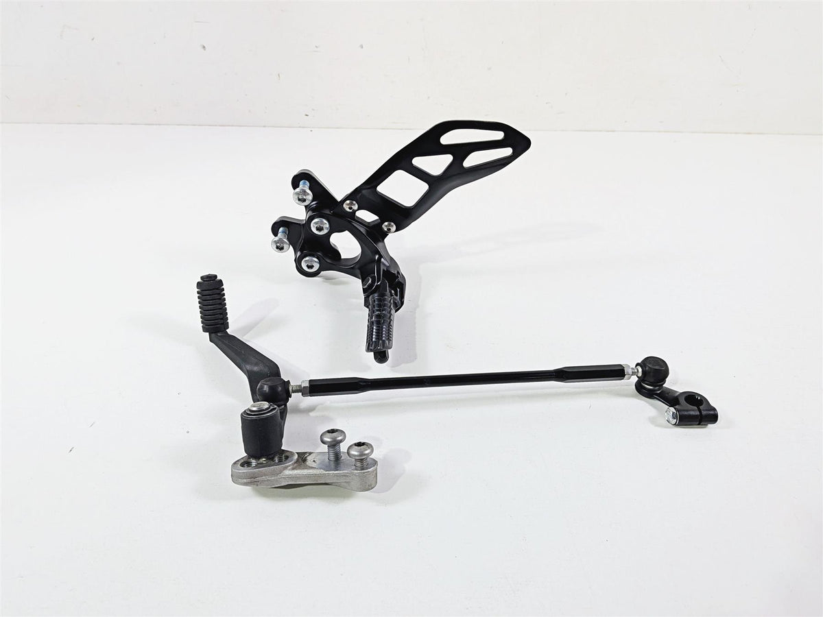 2024 Suzuki GSXR600 Left Front Footpeg & Shifter 43521-47H20 25600-14J11 {{ shop.shopifyCountryName }} - Mototech271