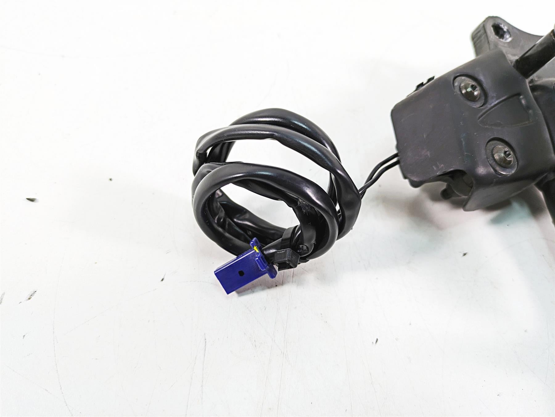2020 Aprilia Tuono V4 Factory Side Kickstand Kick Stand & Switch 2B003283 {{ shop.shopifyCountryName }} - Mototech271