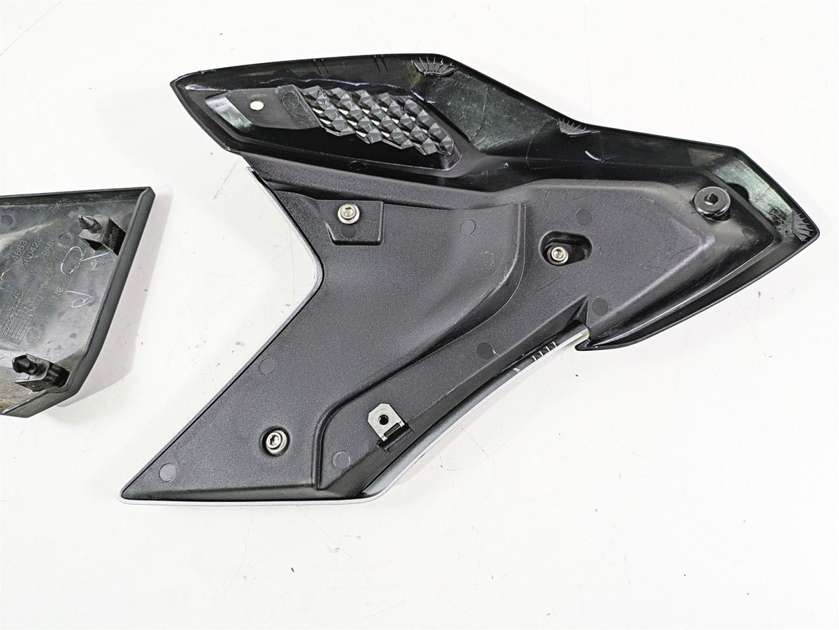 2019 BMW G310GS K02 Right Main Cover Fairing Emblem Set 46638560418 {{ shop.shopifyCountryName }} - Mototech271