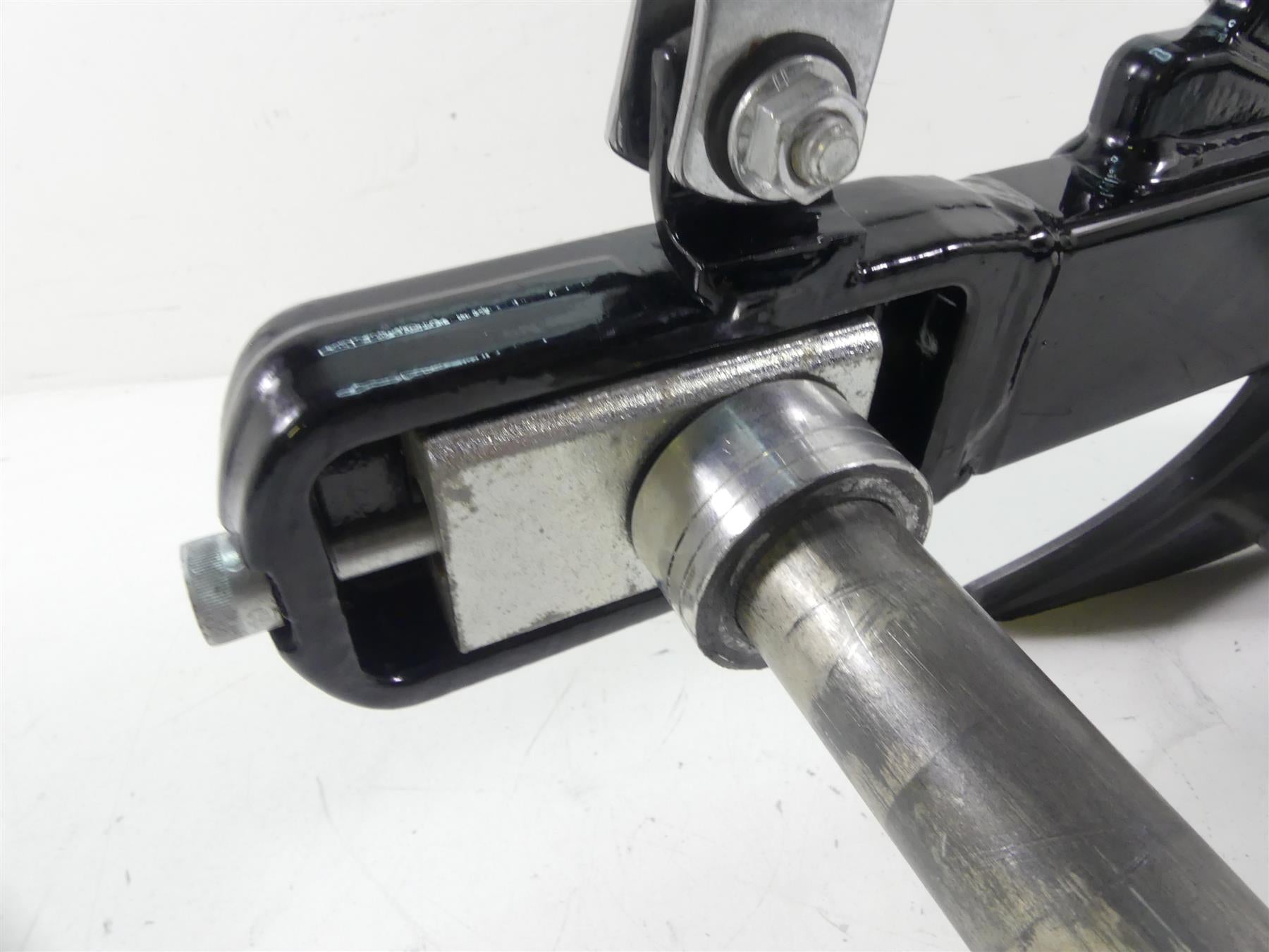 2014 Harley FXDL Dyna Low Rider Rear Swingarm 25mm Axle & Belt Guards 47820-10 {{ shop.shopifyCountryName }} - Mototech271