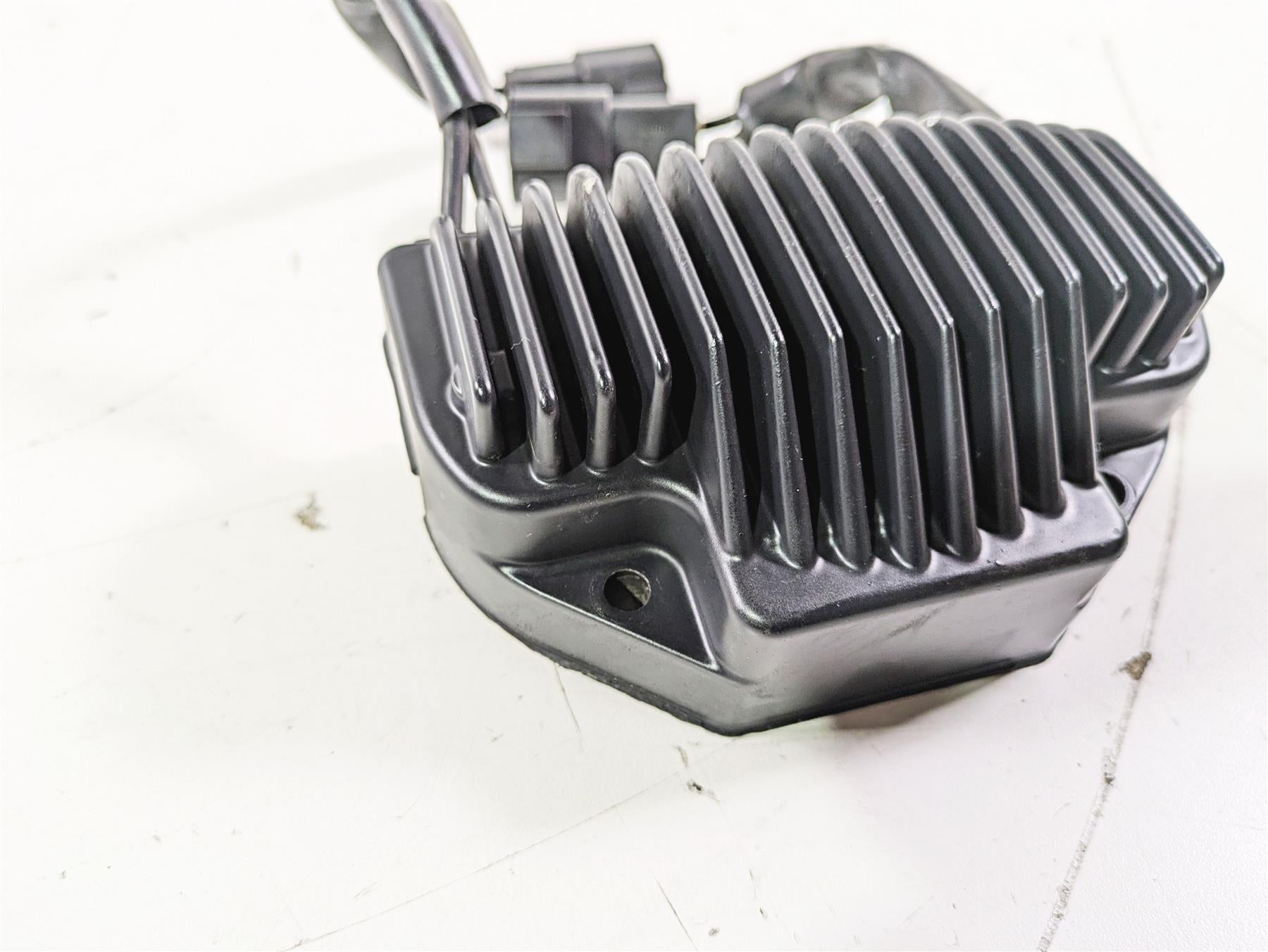 2007 Harley FXDWG Dyna Wide Glide Rectifier Voltage Regulator 74631-06 {{ shop.shopifyCountryName }} - Mototech271
