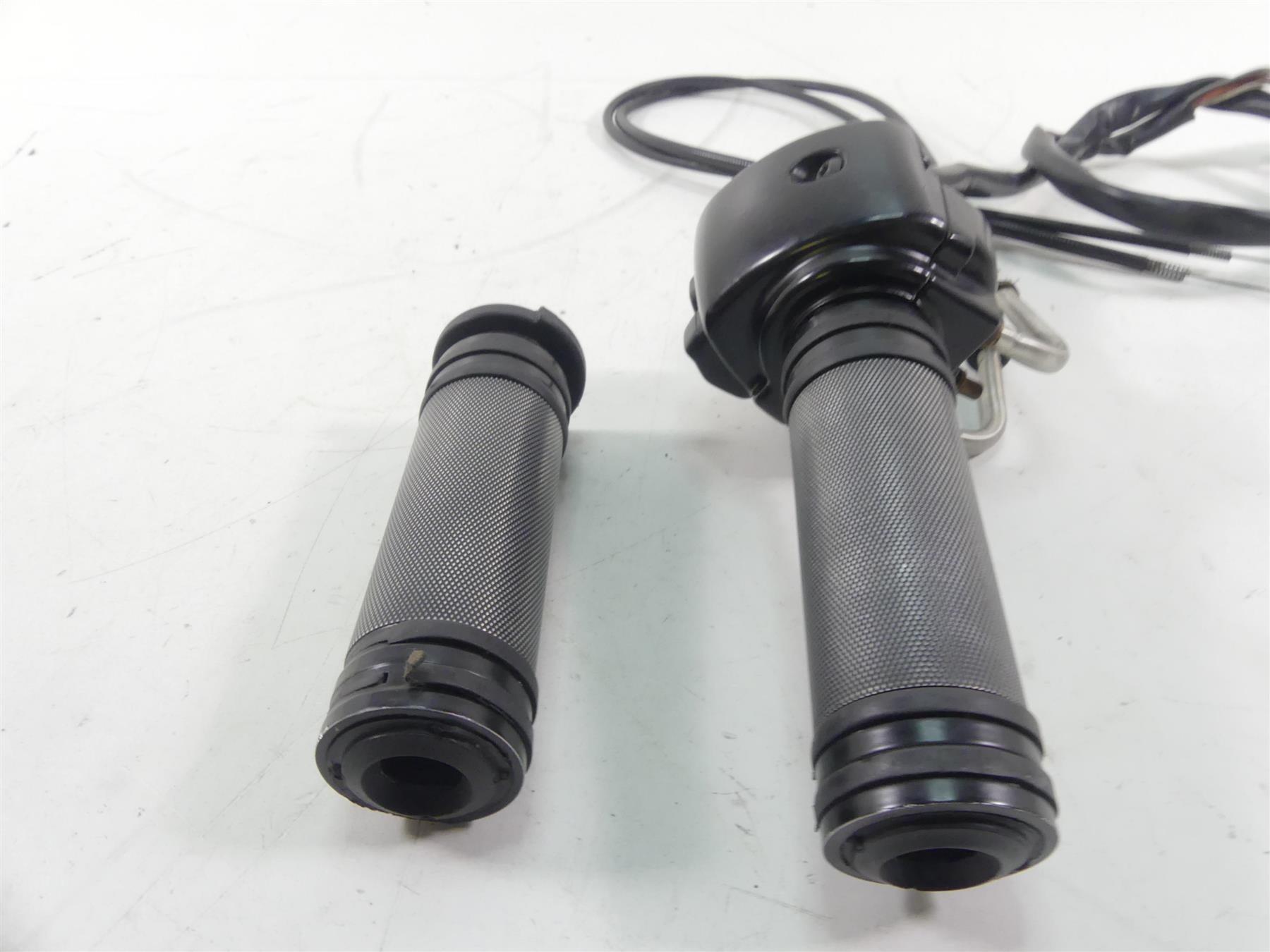 2008 Harley Softail FXSTB Night Train Right Hand Start Control Switch 71684-06A {{ shop.shopifyCountryName }} - Mototech271