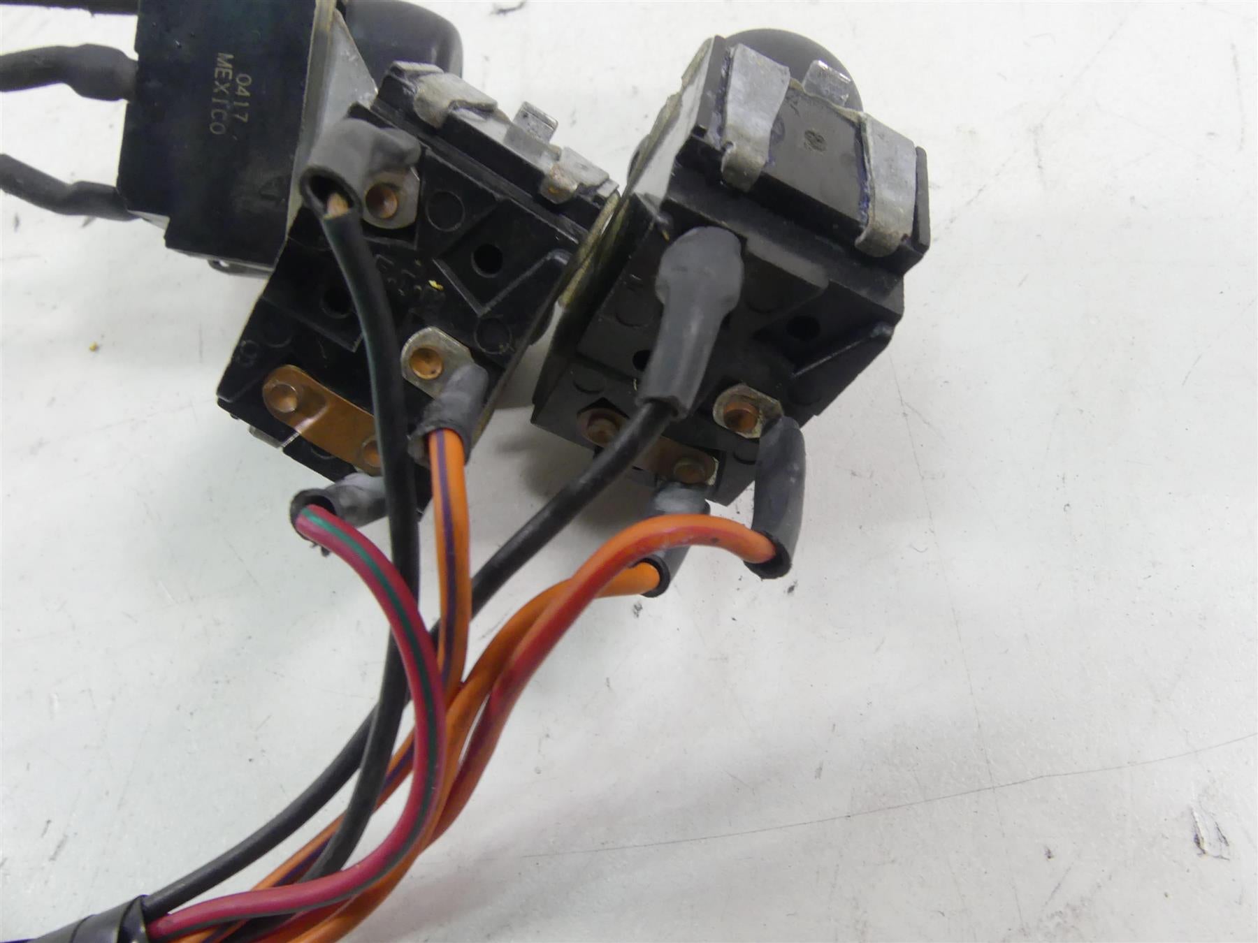 2005 Harley Touring CVO FLHTCSE Electra Glide Cruise Acc Spot Auxiliary Switch {{ shop.shopifyCountryName }} - Mototech271