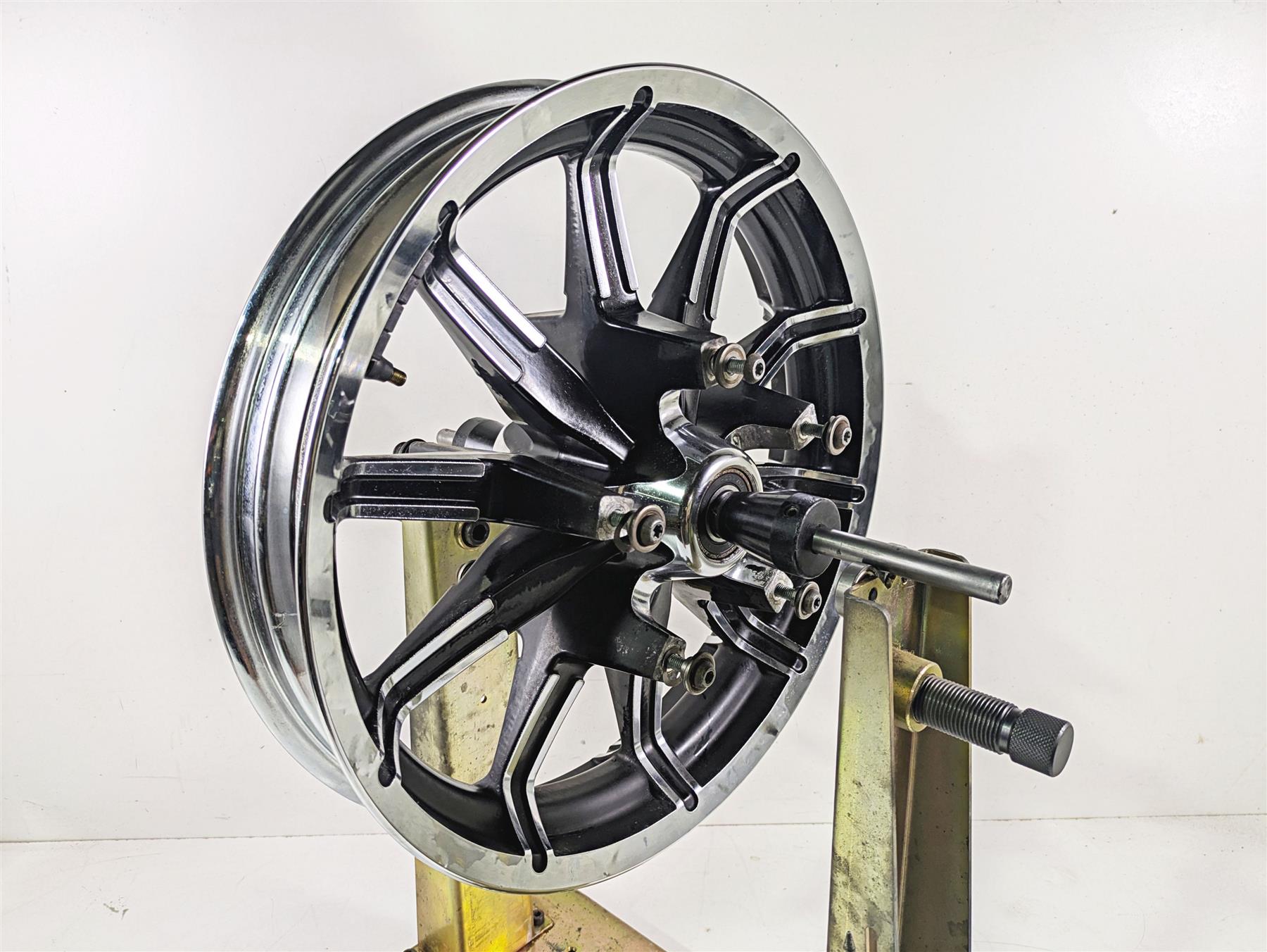2015 Harley Touring FLHTKL Electra Glide 17x3 Front Wheel Cast 10 Spoke 43300386 {{ shop.shopifyCountryName }} - Mototech271