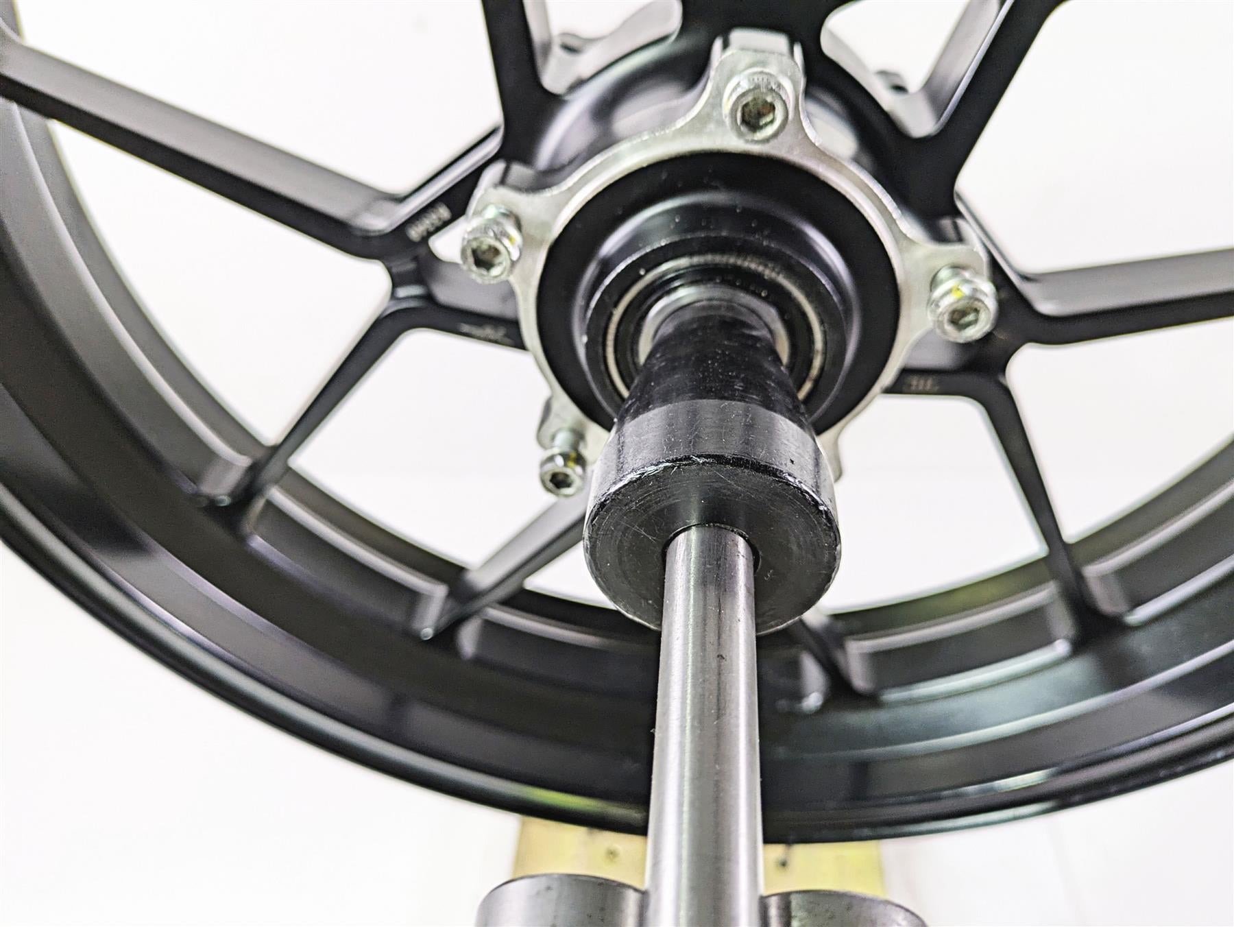 2012 Mv Agusta F4 RR Straight 17x3.5 Front Wheel Rim 8000B3352 {{ shop.shopifyCountryName }} - Mototech271