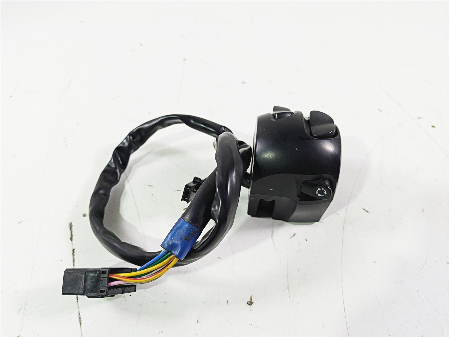 2012 Victory Cross Country Left Hand Turn Signal Control Switch 4012119 {{ shop.shopifyCountryName }} - Mototech271
