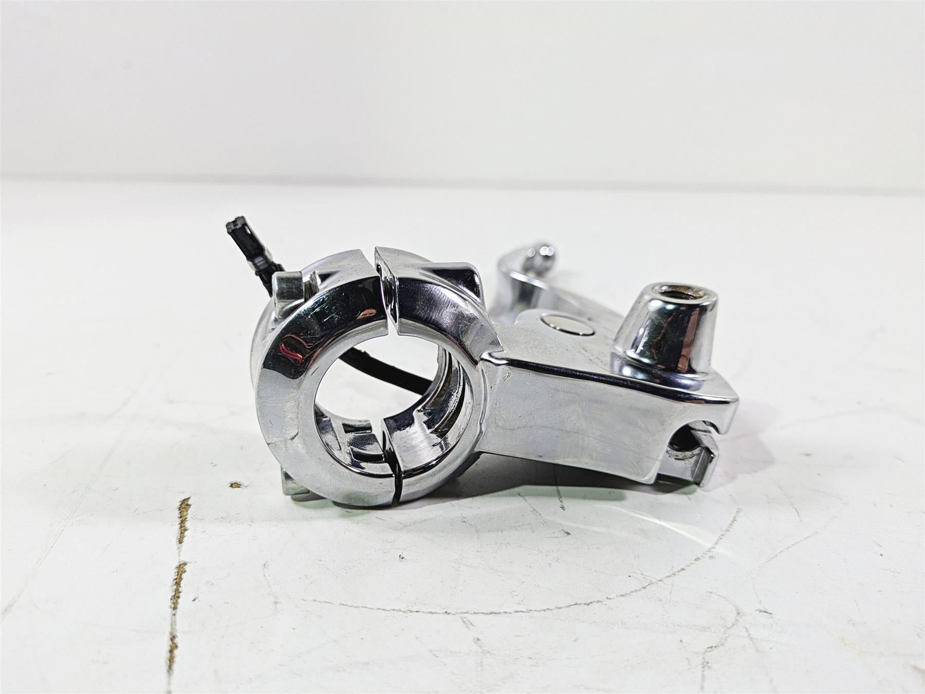 2019 Indian Chieftain Limited Chrome Clutch Perch & Lever 1327351 1323612 {{ shop.shopifyCountryName }} - Mototech271
