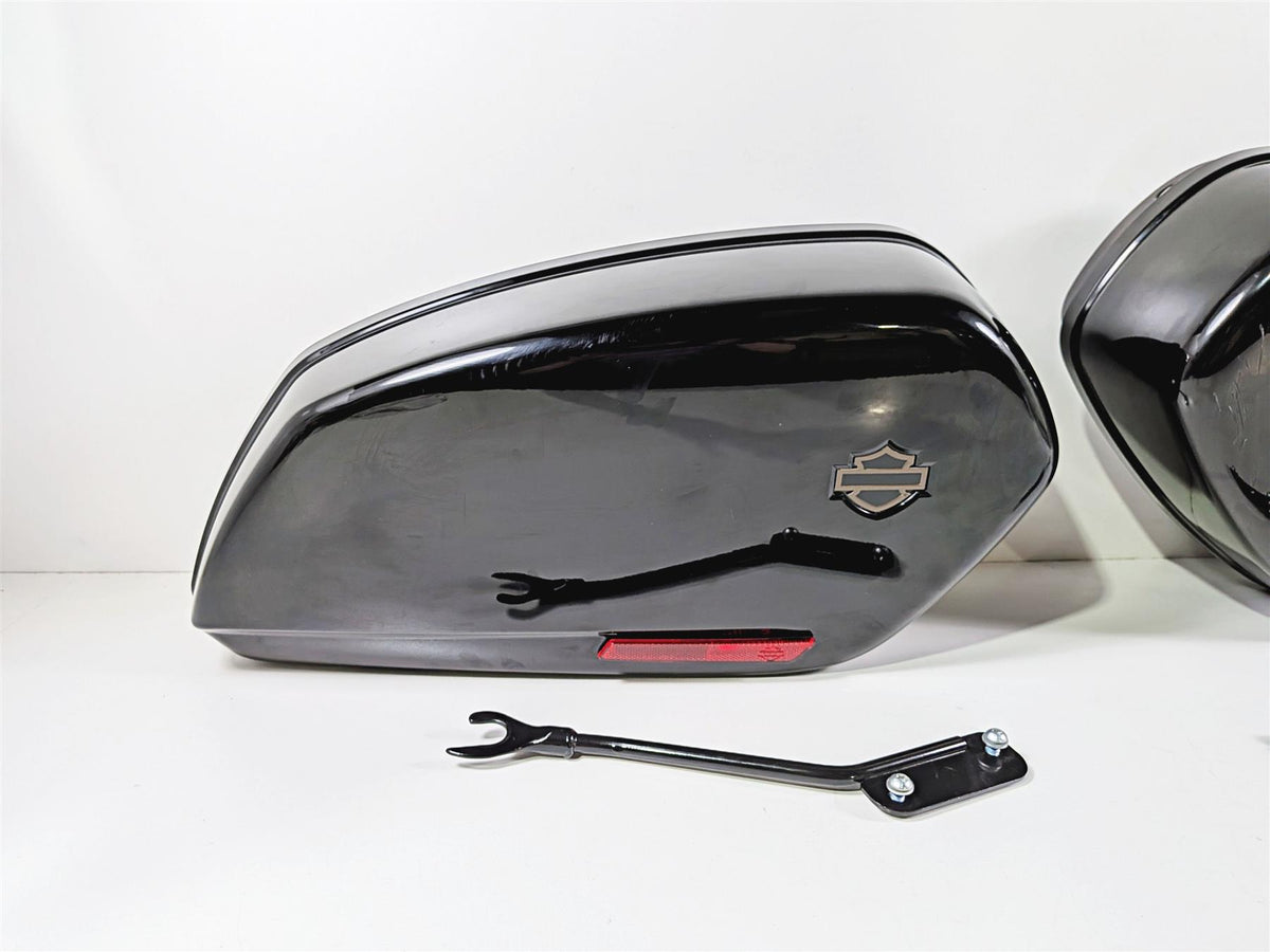 2024 Harley Softail FXLRST Low Rider Left Right Saddlebags & Mounts Set 90202264 {{ shop.shopifyCountryName }} - Mototech271