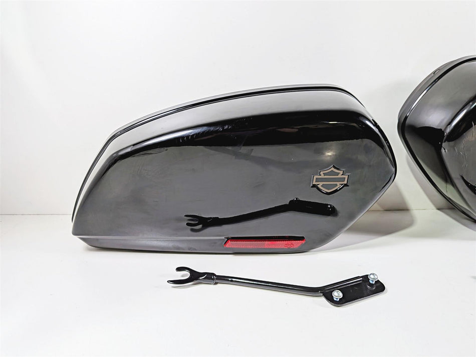 2024 Harley Softail FXLRST Low Rider Left Right Saddlebags & Mounts Set 90202264 {{ shop.shopifyCountryName }} - Mototech271