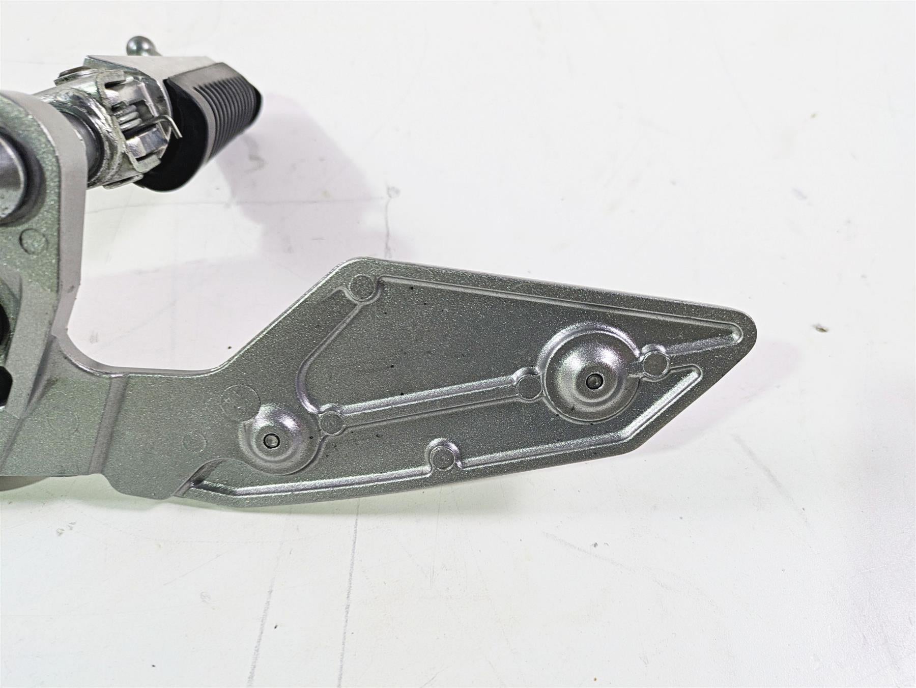 2009 Yamaha FZ1 FZS10 Fazer Left Rider Footpeg Shifter Parts Set 2D1-27442-00-00 {{ shop.shopifyCountryName }} - Mototech271
