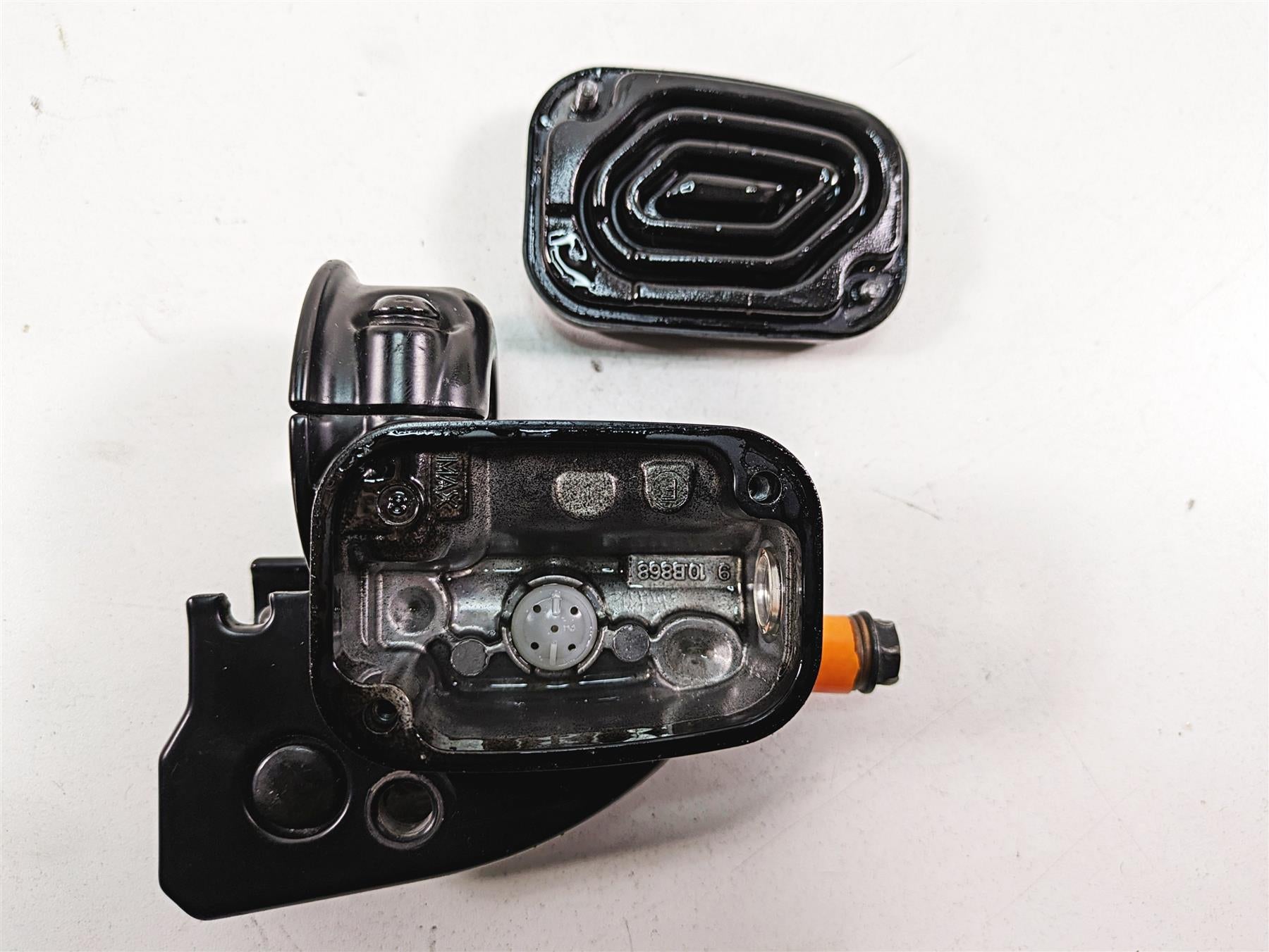 2019 Harley Touring FLHX Street Glide Front Brake Master Cylinder 11/16 44551-08 {{ shop.shopifyCountryName }} - Mototech271