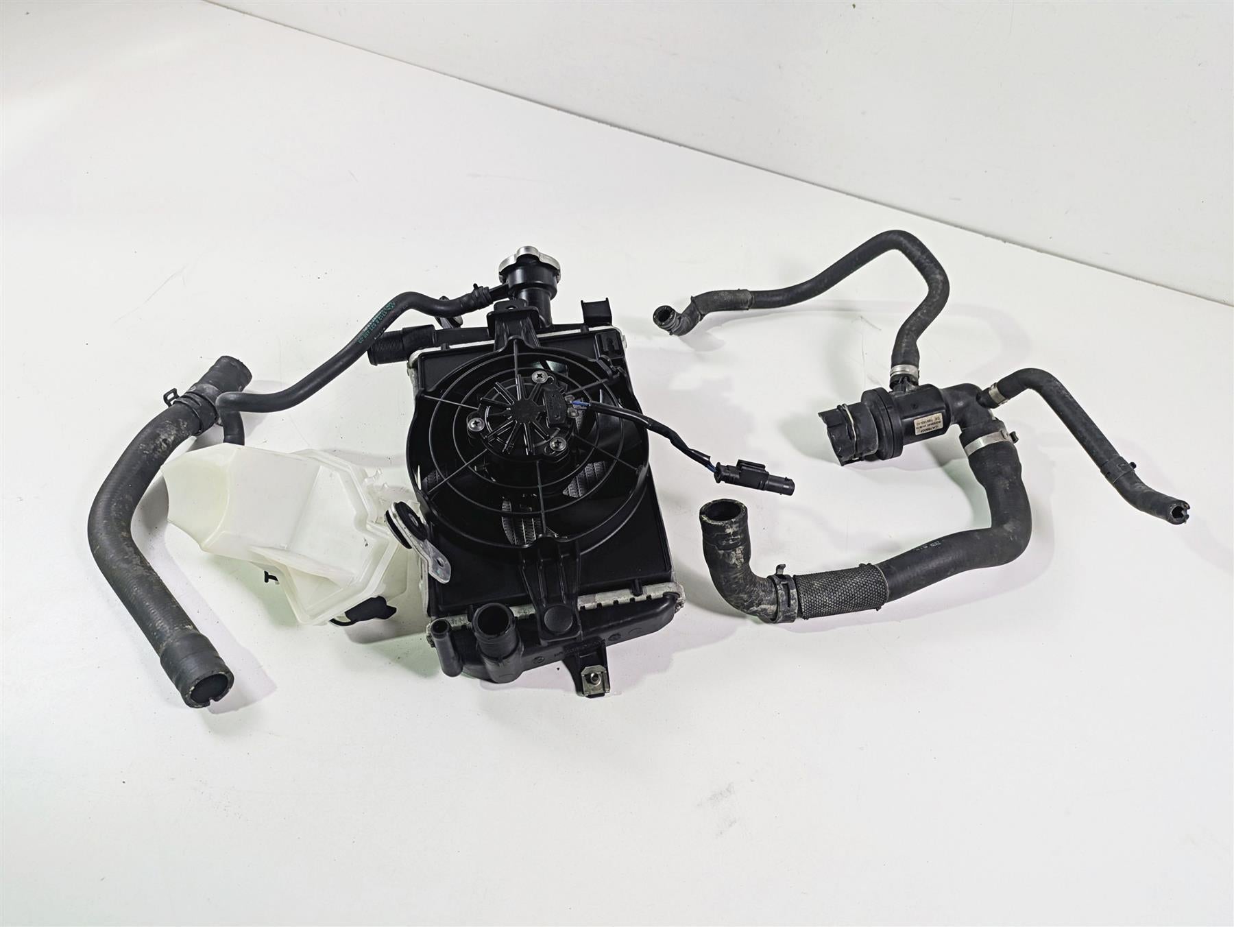 2016 BMW R1200RT K52 Right Radiator Fan Hoses Reservoir Set 17118546416 {{ shop.shopifyCountryName }} - Mototech271