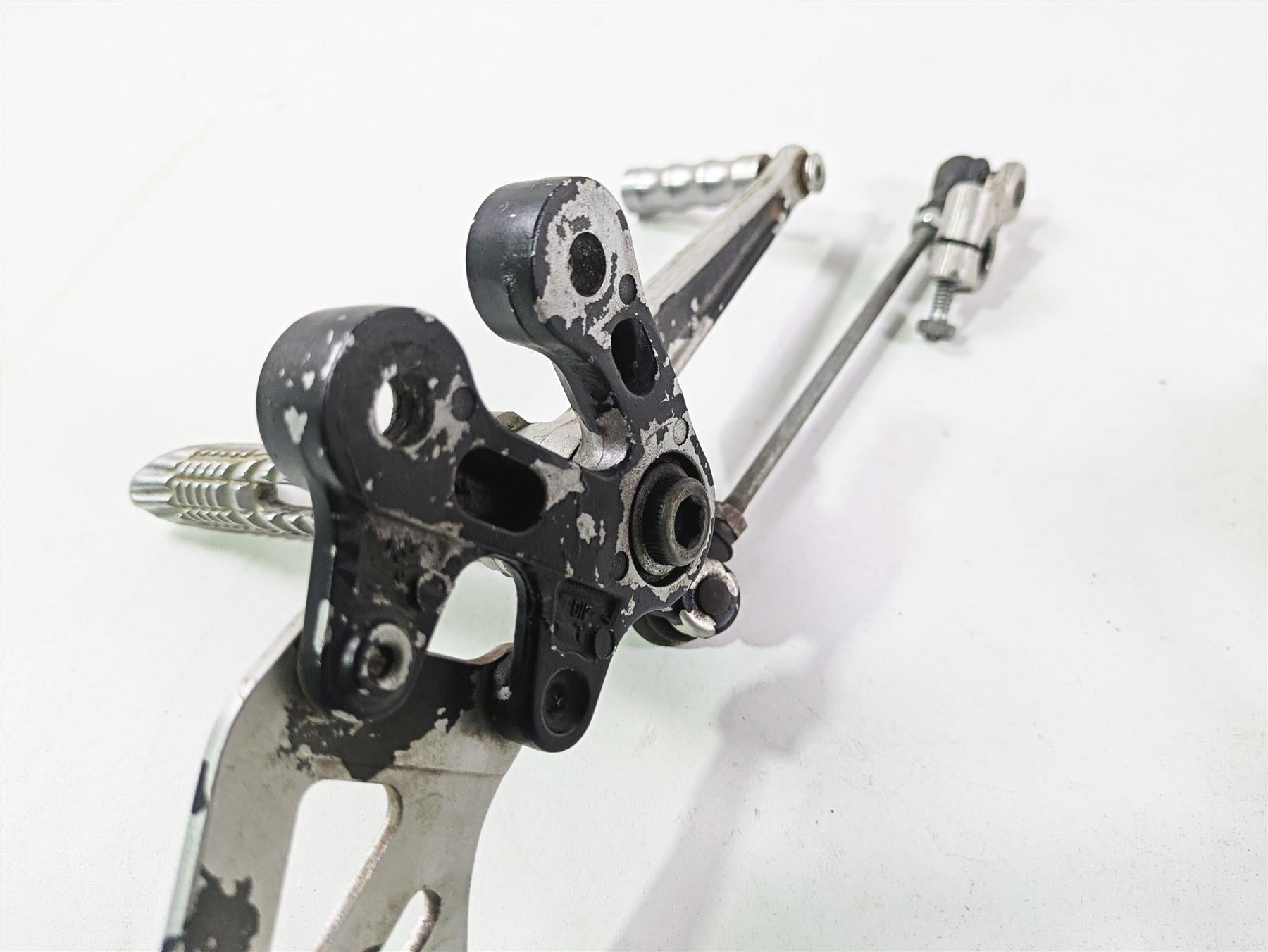 2006 Suzuki GSXR1000 K6 Front Left Right Footpeg Brake Master Set 43521-41G00 {{ shop.shopifyCountryName }} - Mototech271