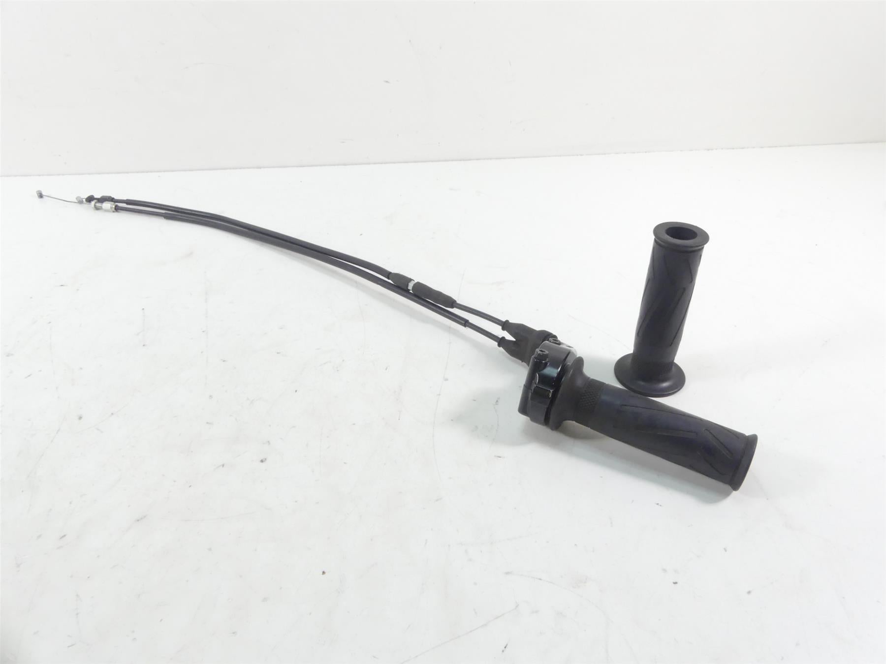 2013 Yamaha VMX17 V-Max 1700 Throttle Cable Grip Grab Set 4YR-26240-02-00 {{ shop.shopifyCountryName }} - Mototech271