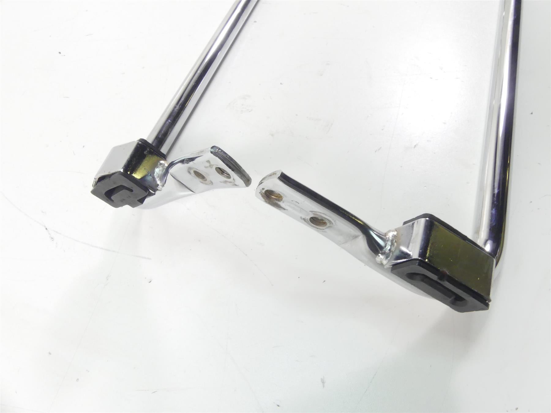 2005 Harley Touring FLHRSI Road King Saddlebag Guard Support Rail Set 49206-04 {{ shop.shopifyCountryName }} - Mototech271