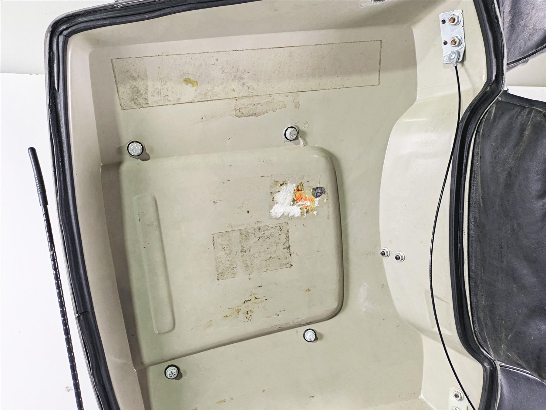 1996 Harley Touring FLHTCUI Electra Glide Rear Trunk Tour Pak & Mount 53275-94 {{ shop.shopifyCountryName }} - Mototech271