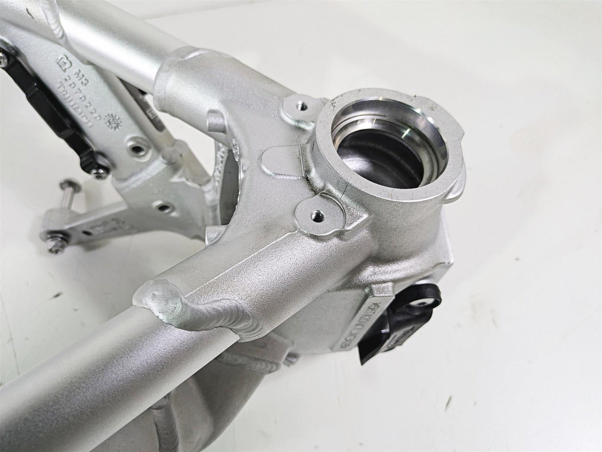 2020 Triumph Daytona 765 Moto2 Straight Main Frame Chassis #424 of 765 With Arizona Salvage Title T2071388 {{ shop.shopifyCountryName }} - Mototech271