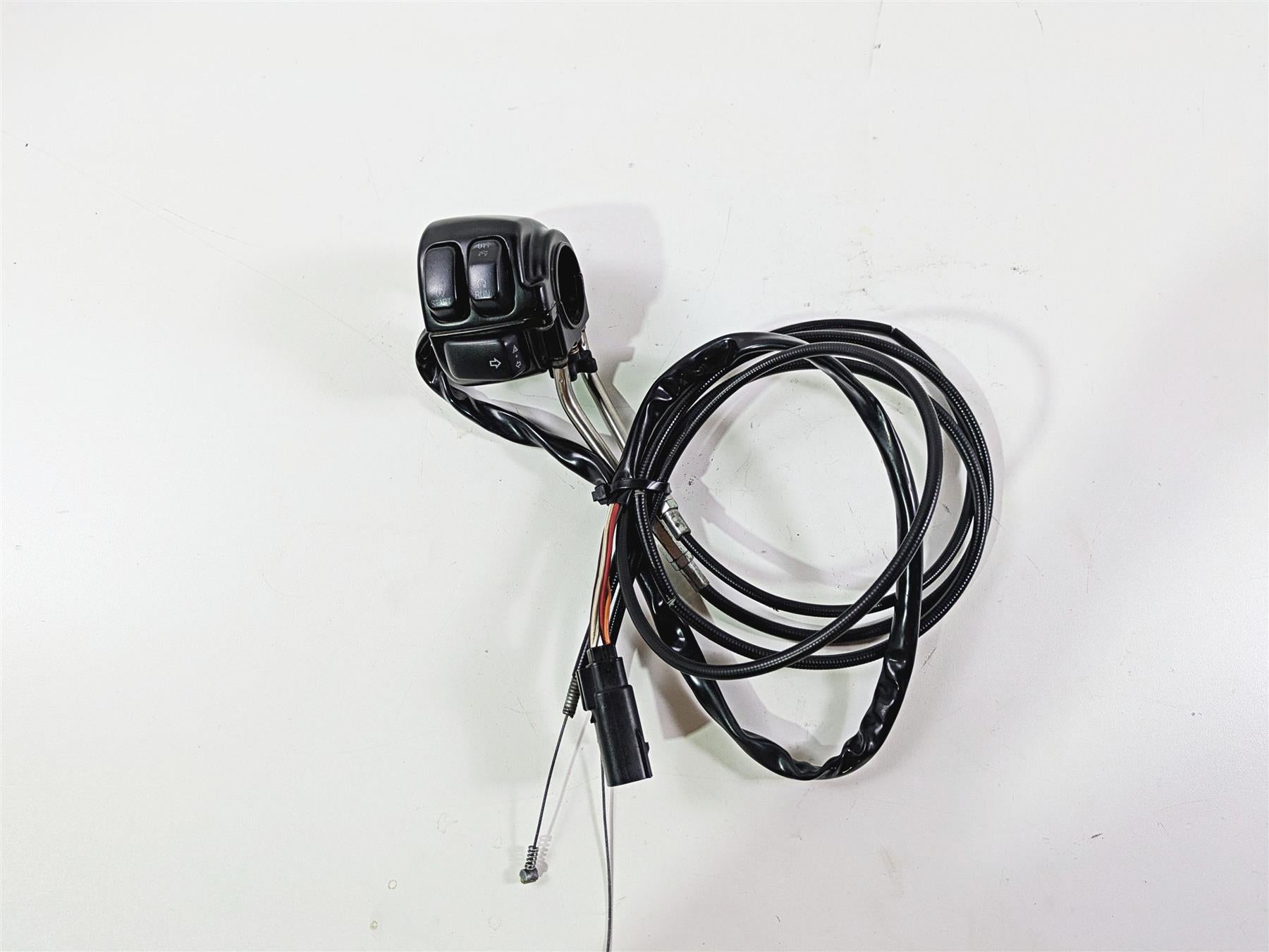 2009 Harley XR1200 Sportster Right Hand Control Switch Throttle -Read 71684-06A {{ shop.shopifyCountryName }} - Mototech271