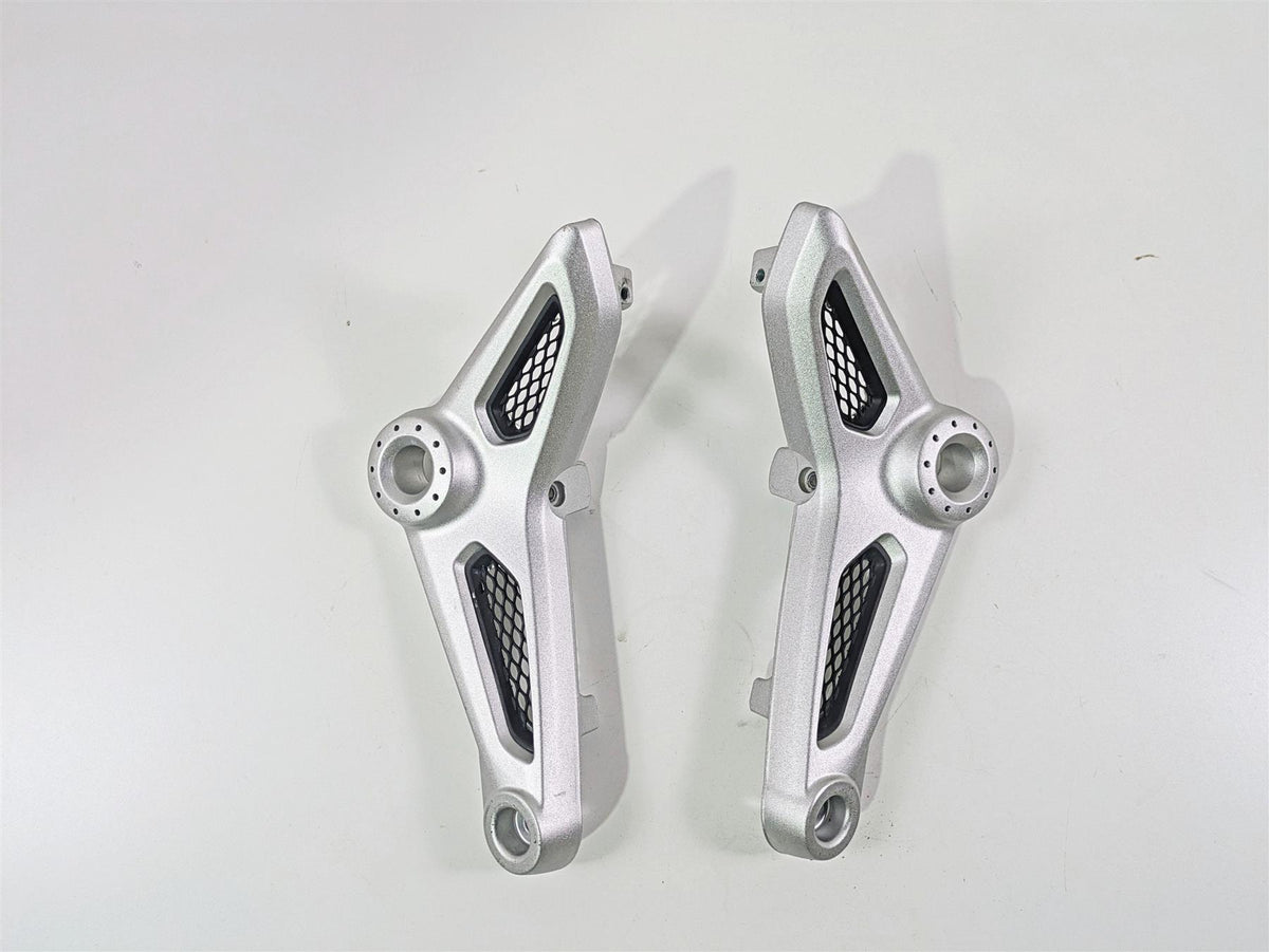 2022 BMW RnineT Pure K22 Under Riders Seat Support Fairing Set 46638531189 {{ shop.shopifyCountryName }} - Mototech271