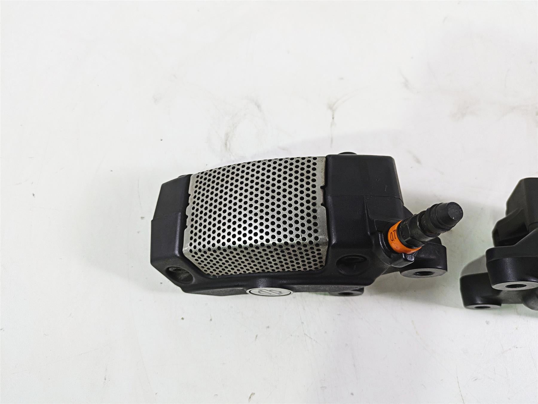 2010 Harley Touring FLHX Street Glide Front Brake Caliper Set 43027-08 44023-08 {{ shop.shopifyCountryName }} - Mototech271