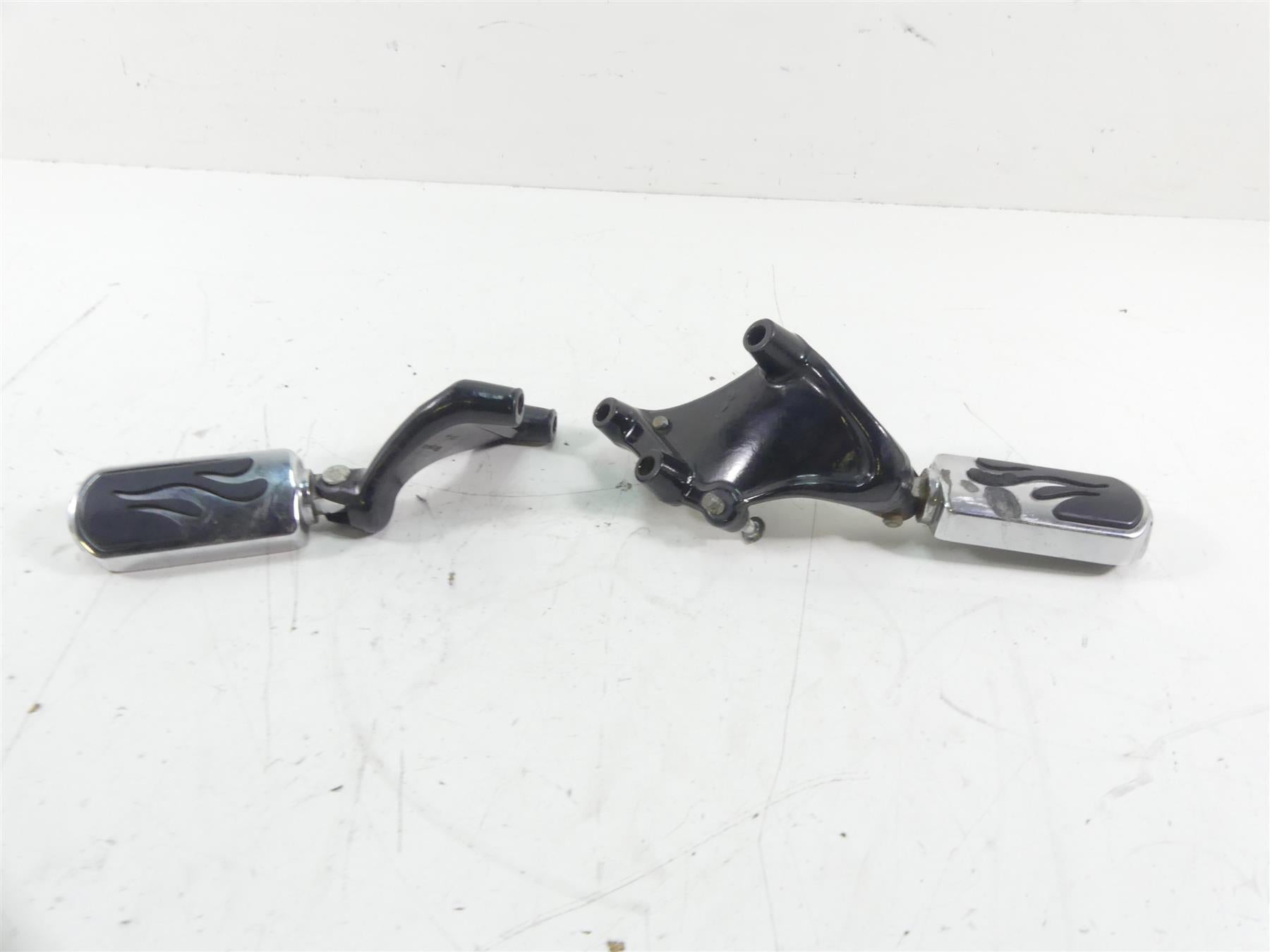 2014 Harley Sportster XL1200 C Rear Passenger Footpeg Set 49314-04 49315-04 {{ shop.shopifyCountryName }} - Mototech271